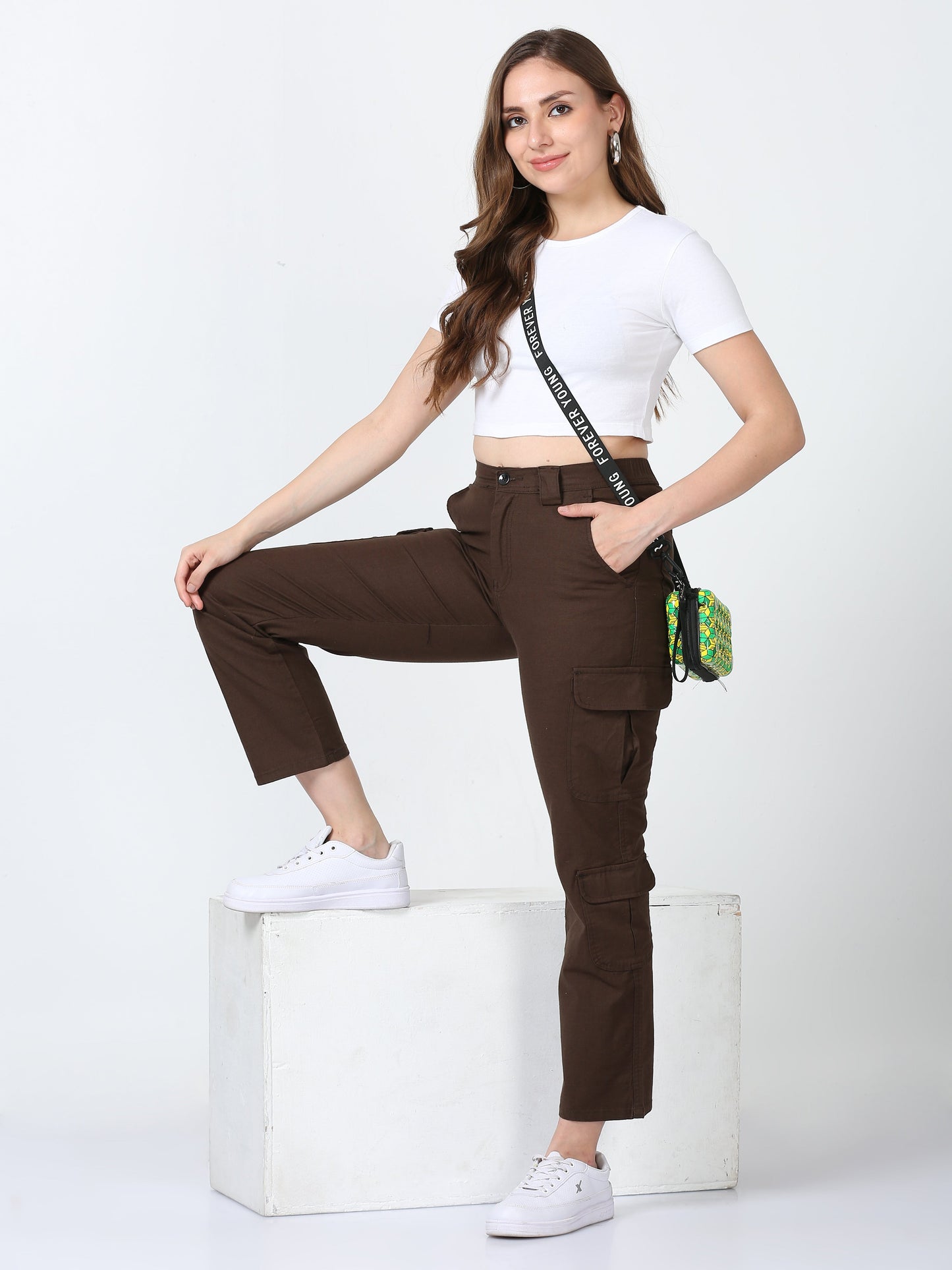 Women Lazy Linen Cargo Trousers-Brown