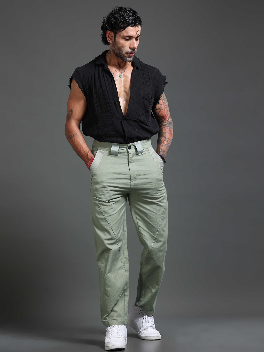 Lucent Straight Fit Trouser In Olive