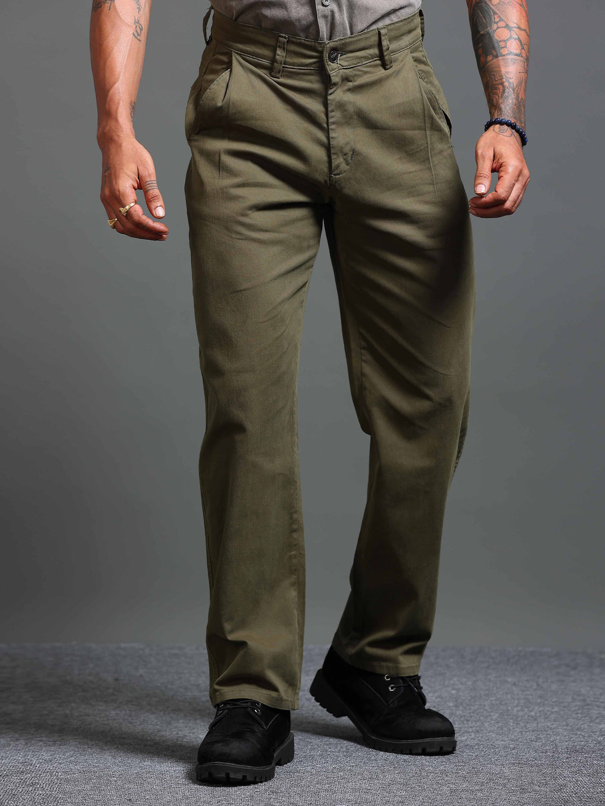 Suave Relaxed Trouser In Olive