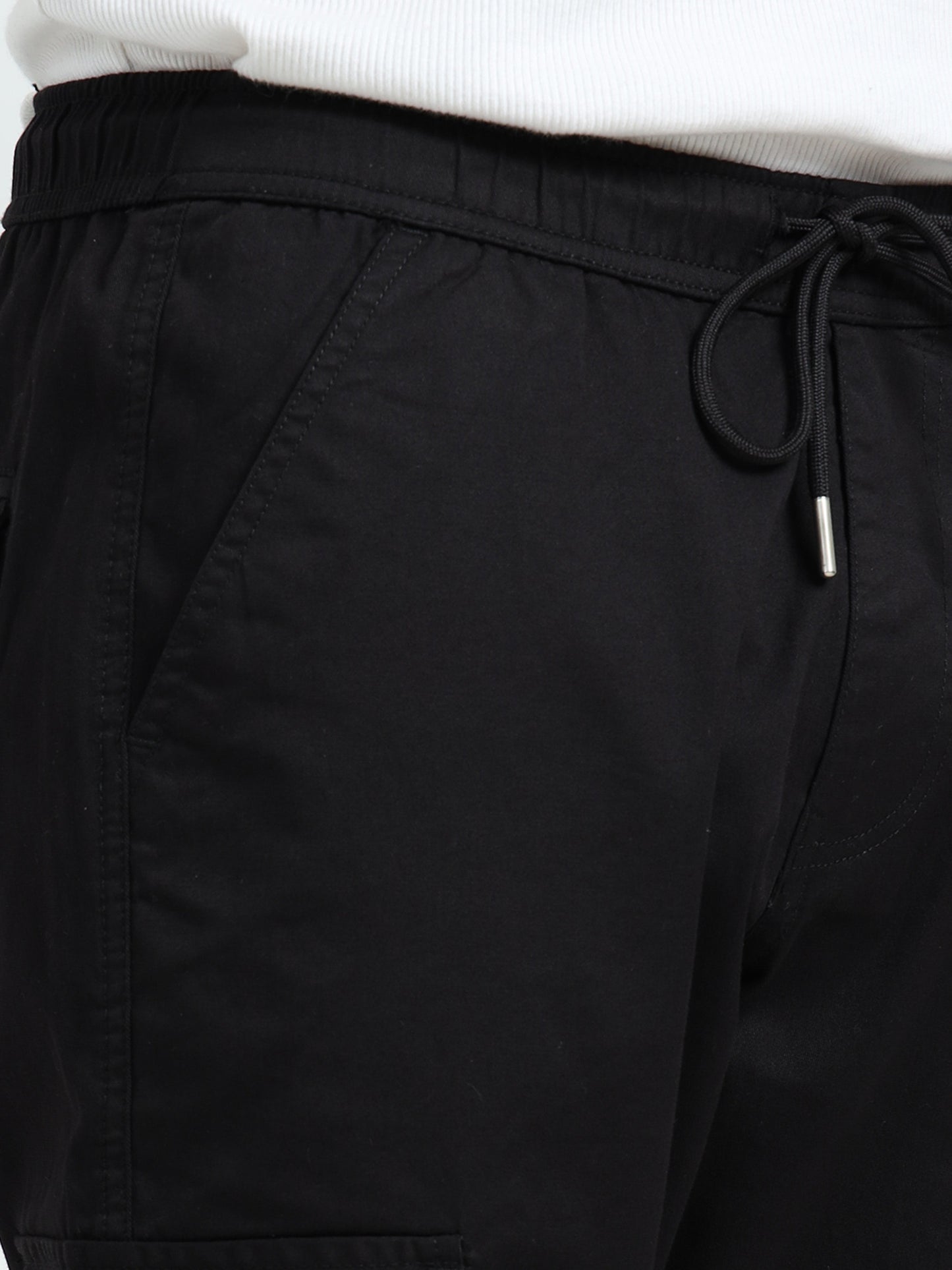Men Relaxed Fit Cargoes-Black