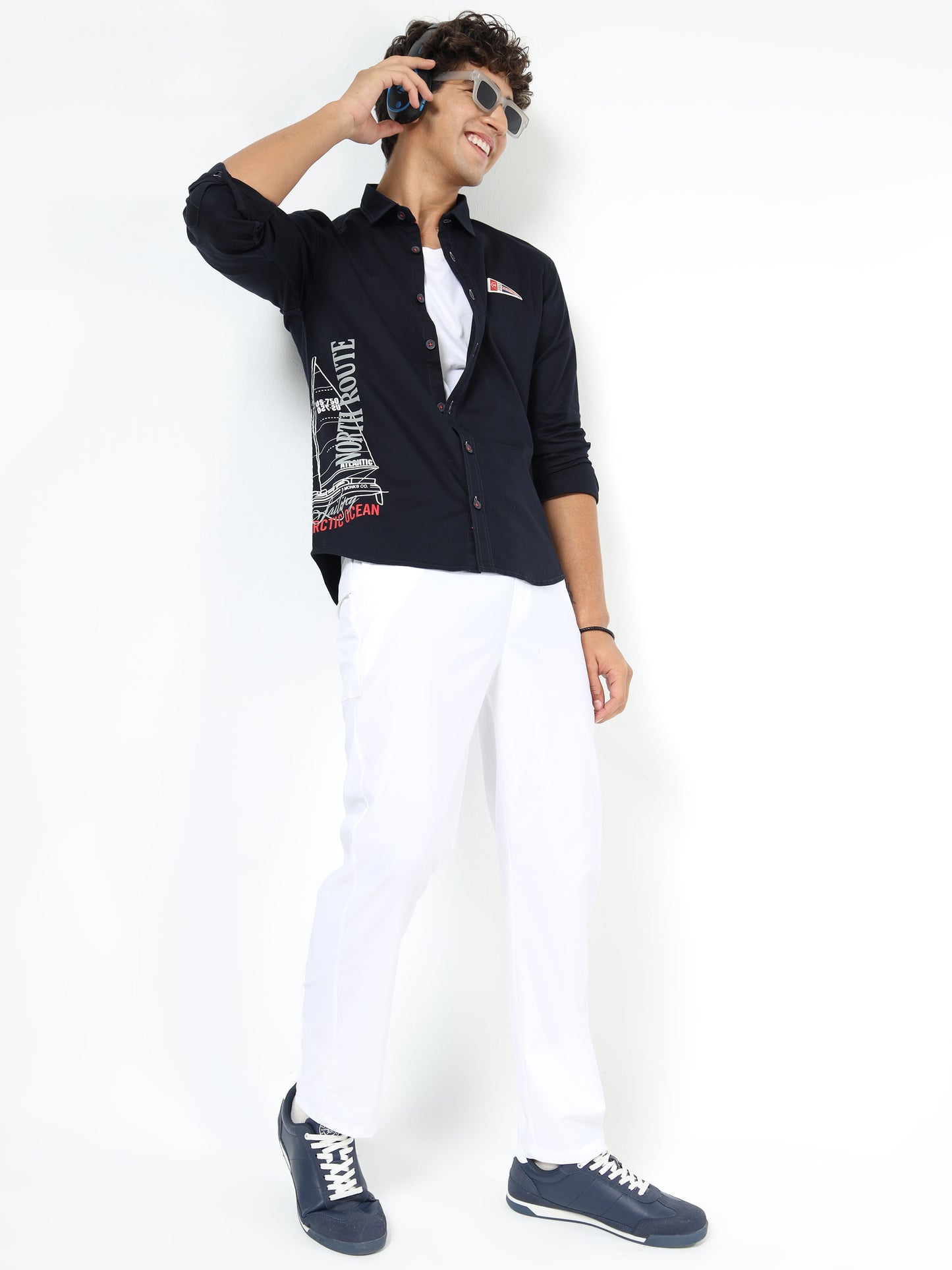 Men’s White Slim Fit Joggers with Adjustable Drawstring Waist & Zipper Pockets