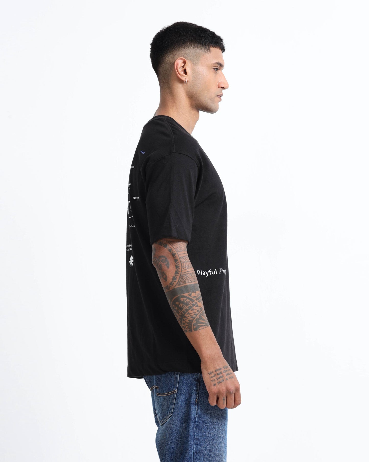 ESSENCE OF SPIRIT BLACK TEE - Relaxed Fit