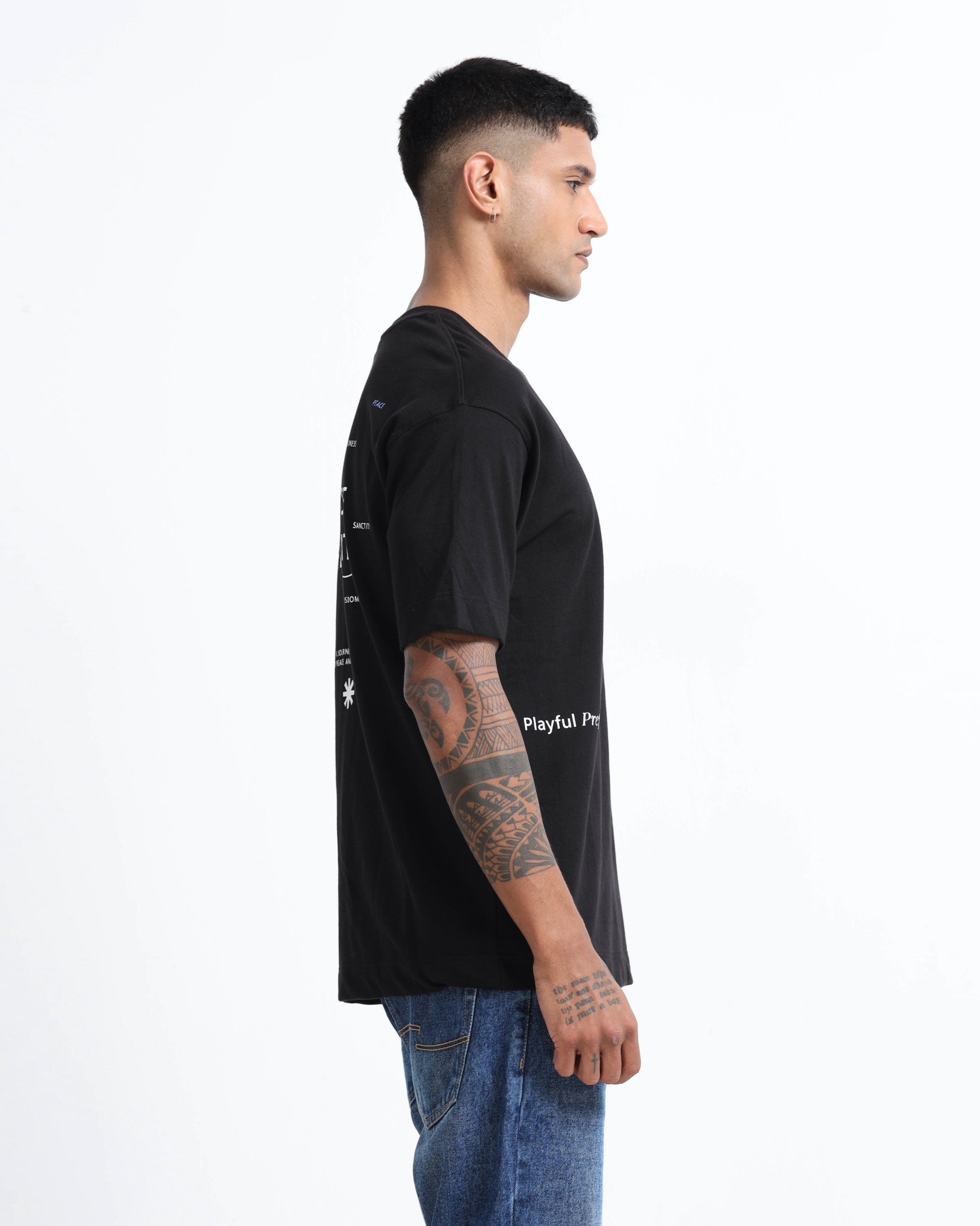 ESSENCE OF SPIRIT BLACK TEE - Relaxed Fit