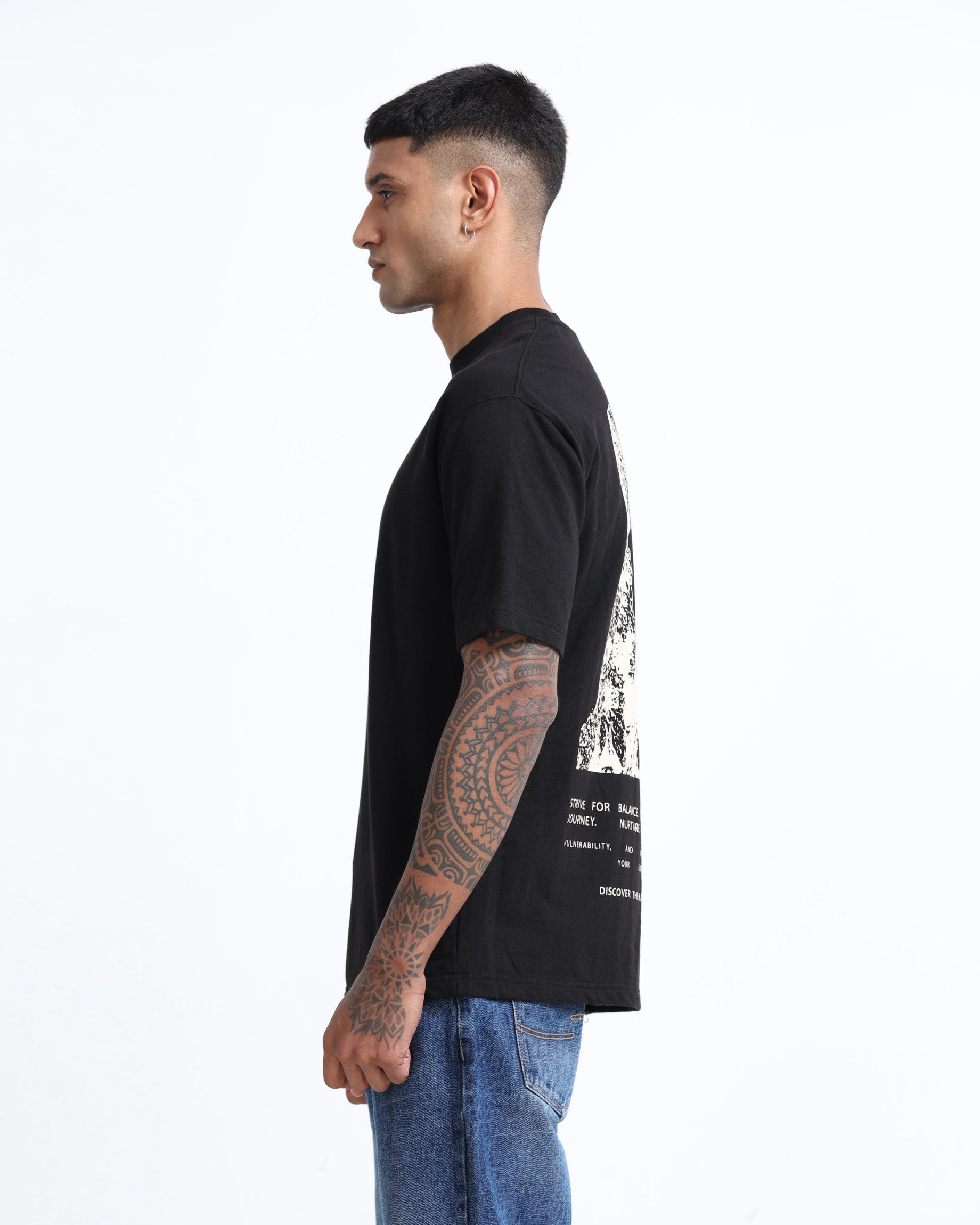 HARMONY BLACK TEE - Relaxed Fit