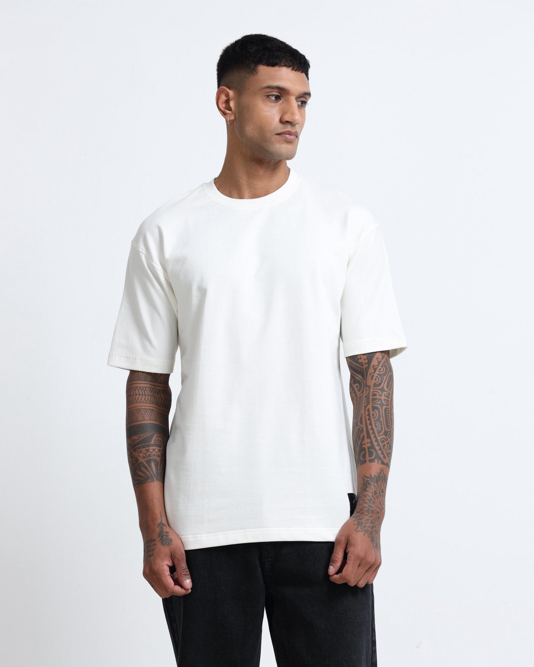 THE GROOVE White Basic Tee - Relaxed Fit