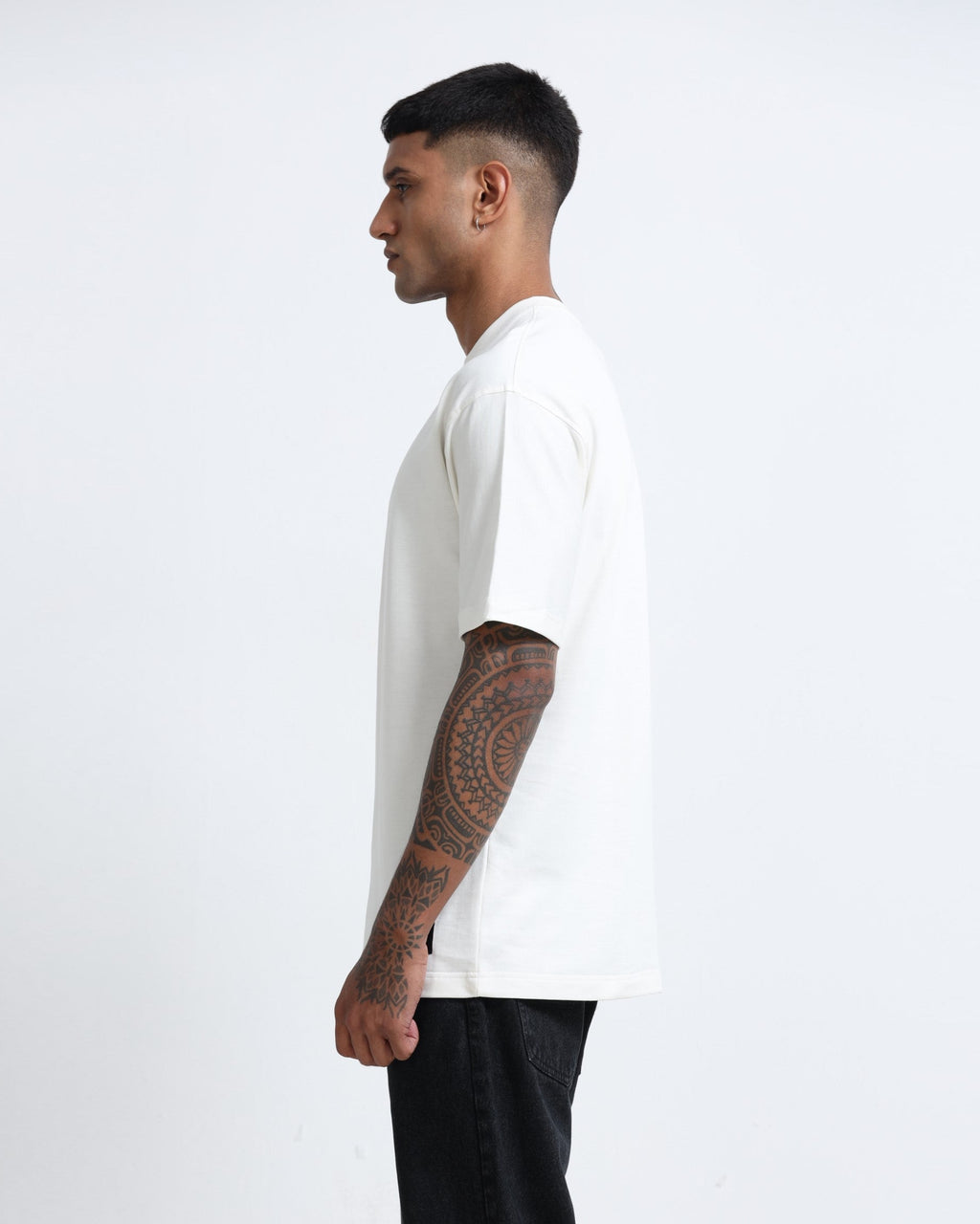 THE GROOVE White Basic Tee - Relaxed Fit