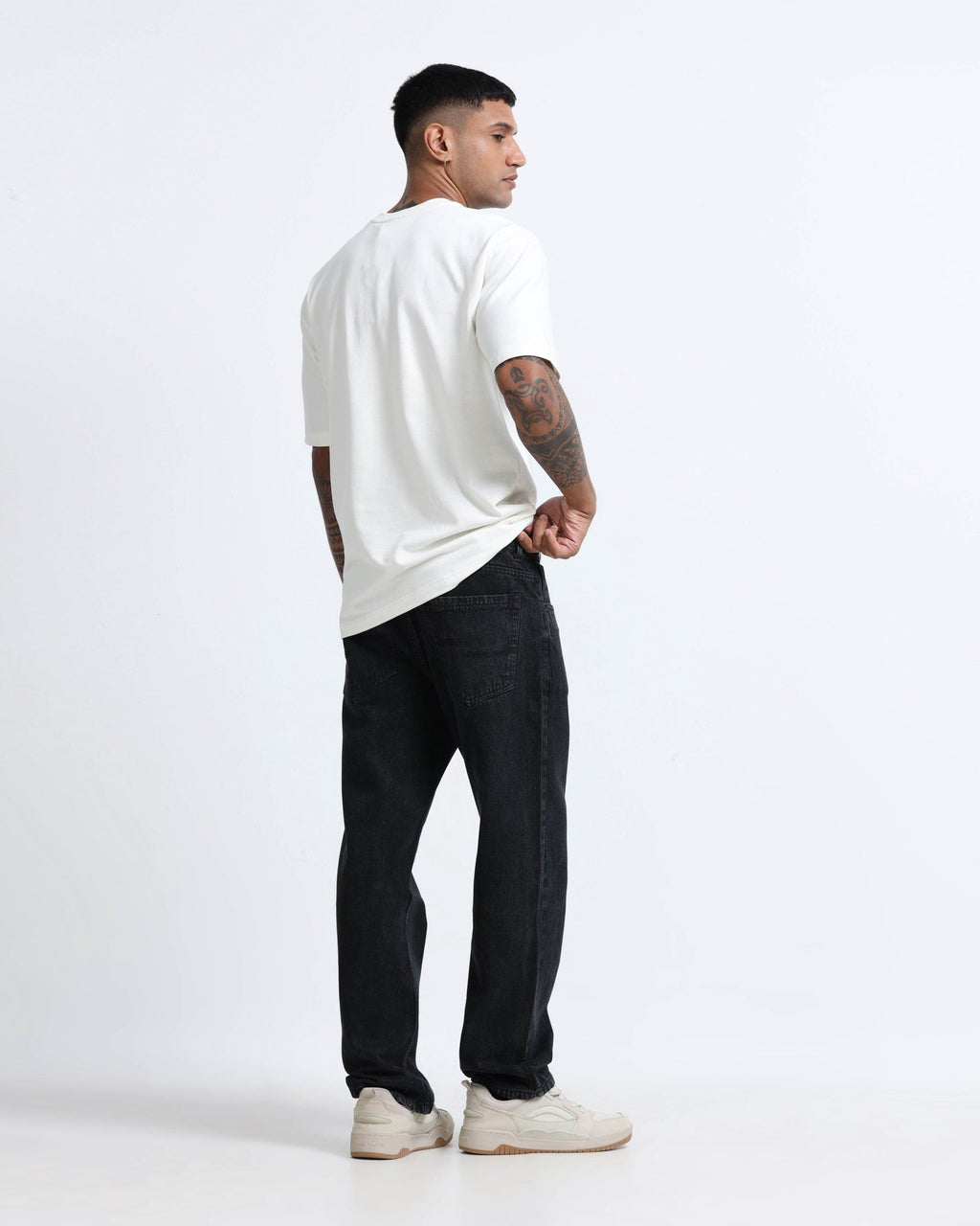SIGNATURE BLACK DENIM - Straight fit