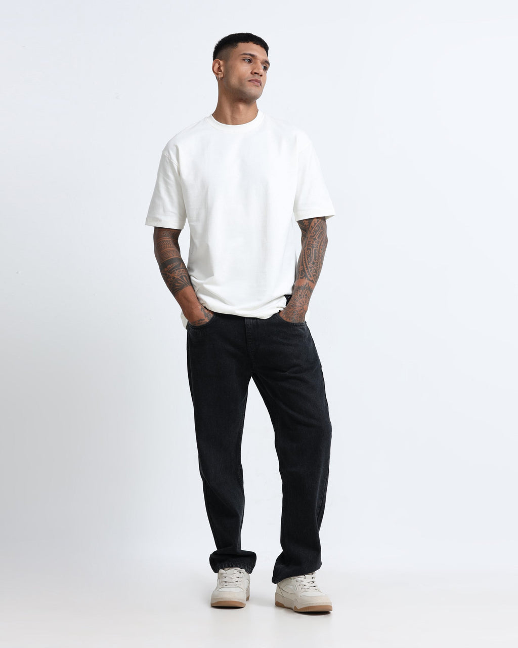 SIGNATURE BLACK DENIM - Straight fit