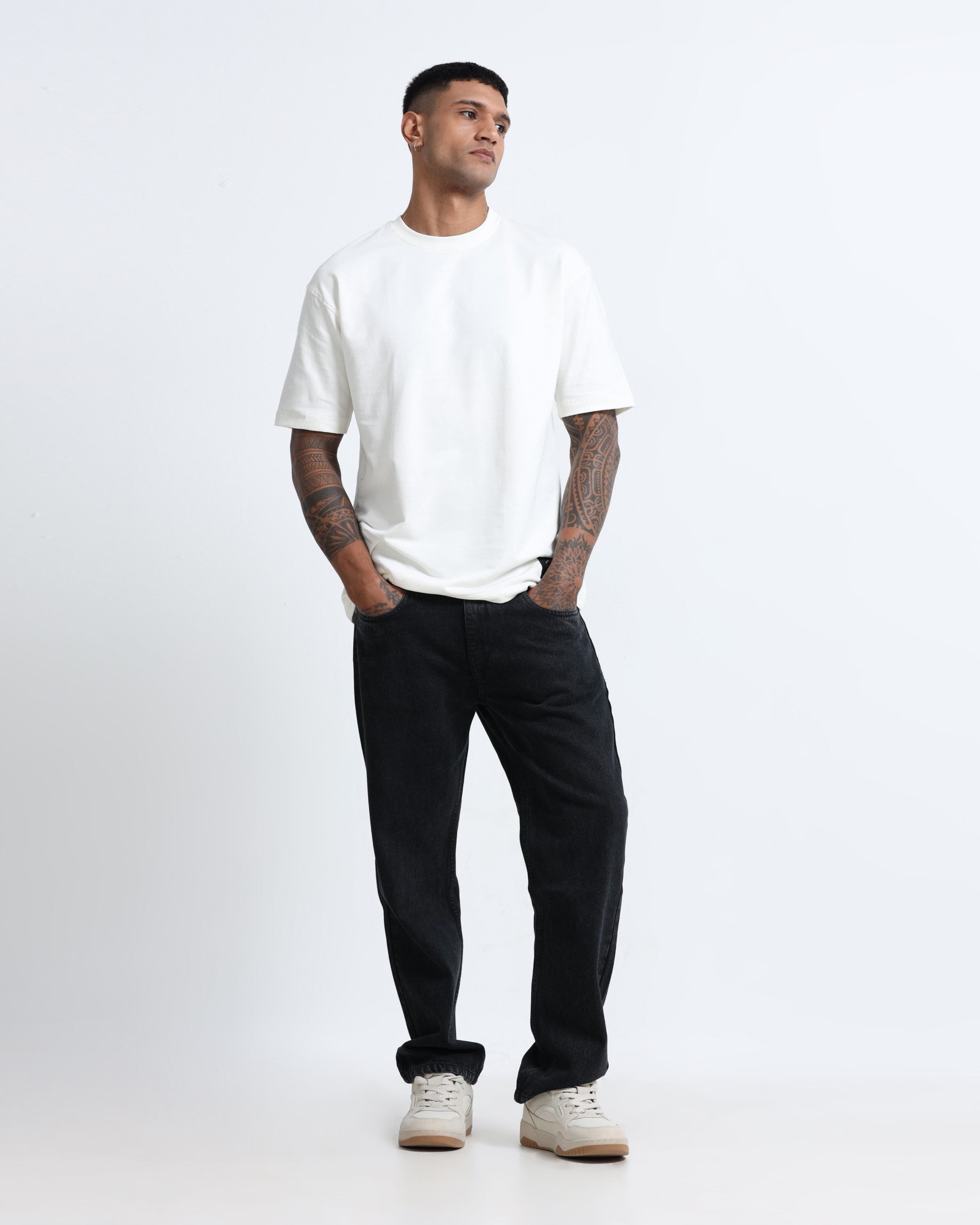 SIGNATURE BLACK DENIM - Straight fit