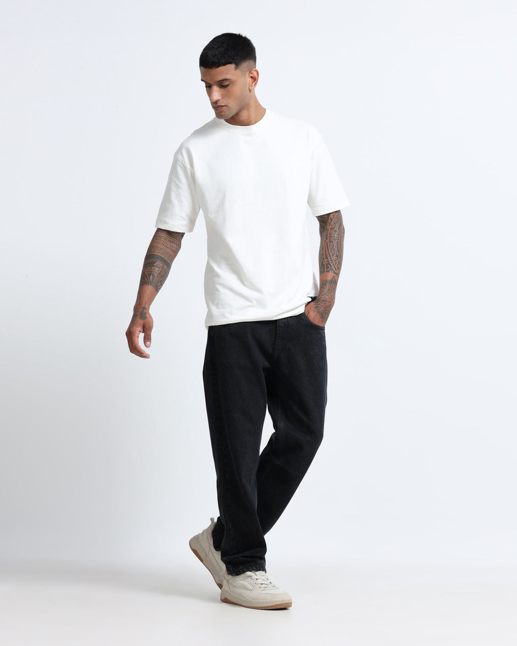 SIGNATURE BLACK DENIM - Straight fit