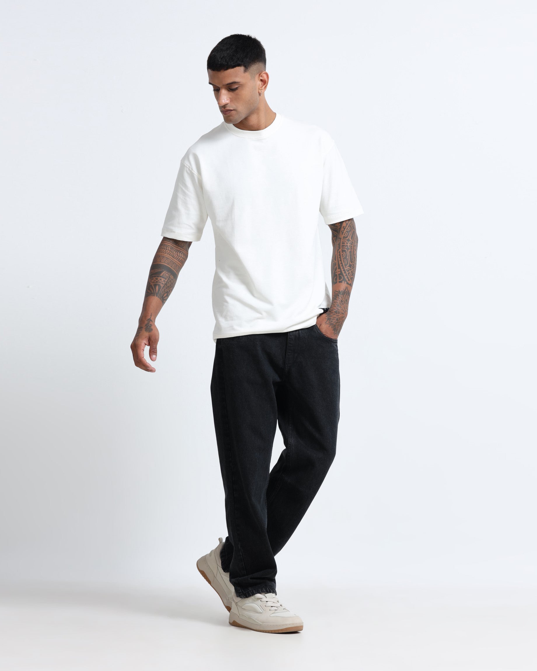 SIGNATURE BLACK DENIM - Straight fit
