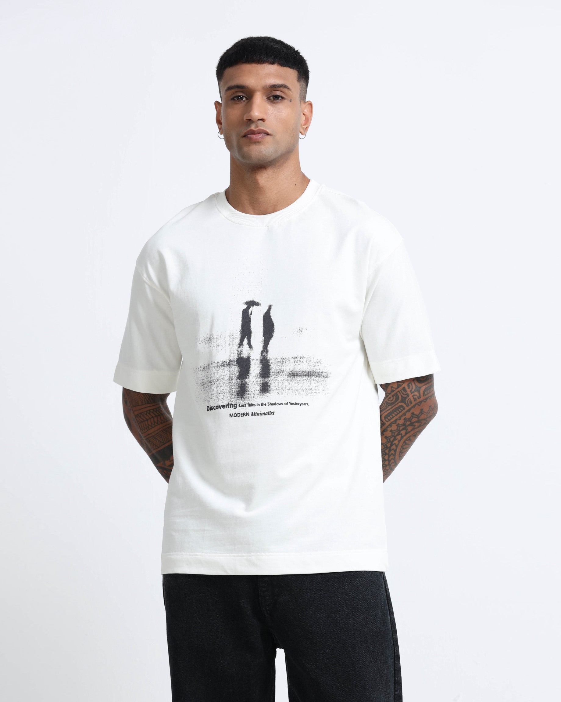 DISCOVERING OFF WHITE TEE - Relaxed Fit