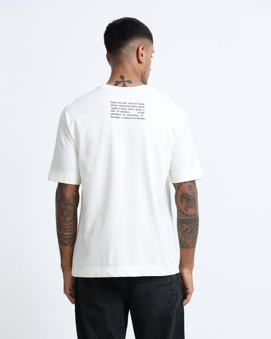 DISCOVERING OFF WHITE TEE - Relaxed Fit