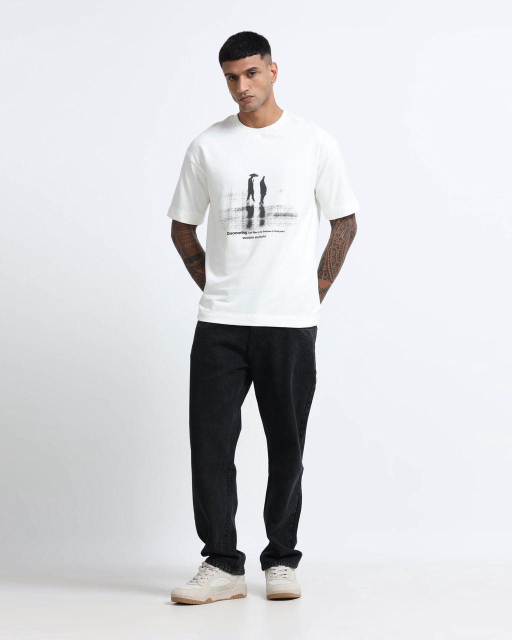 DISCOVERING OFF WHITE TEE - Relaxed Fit