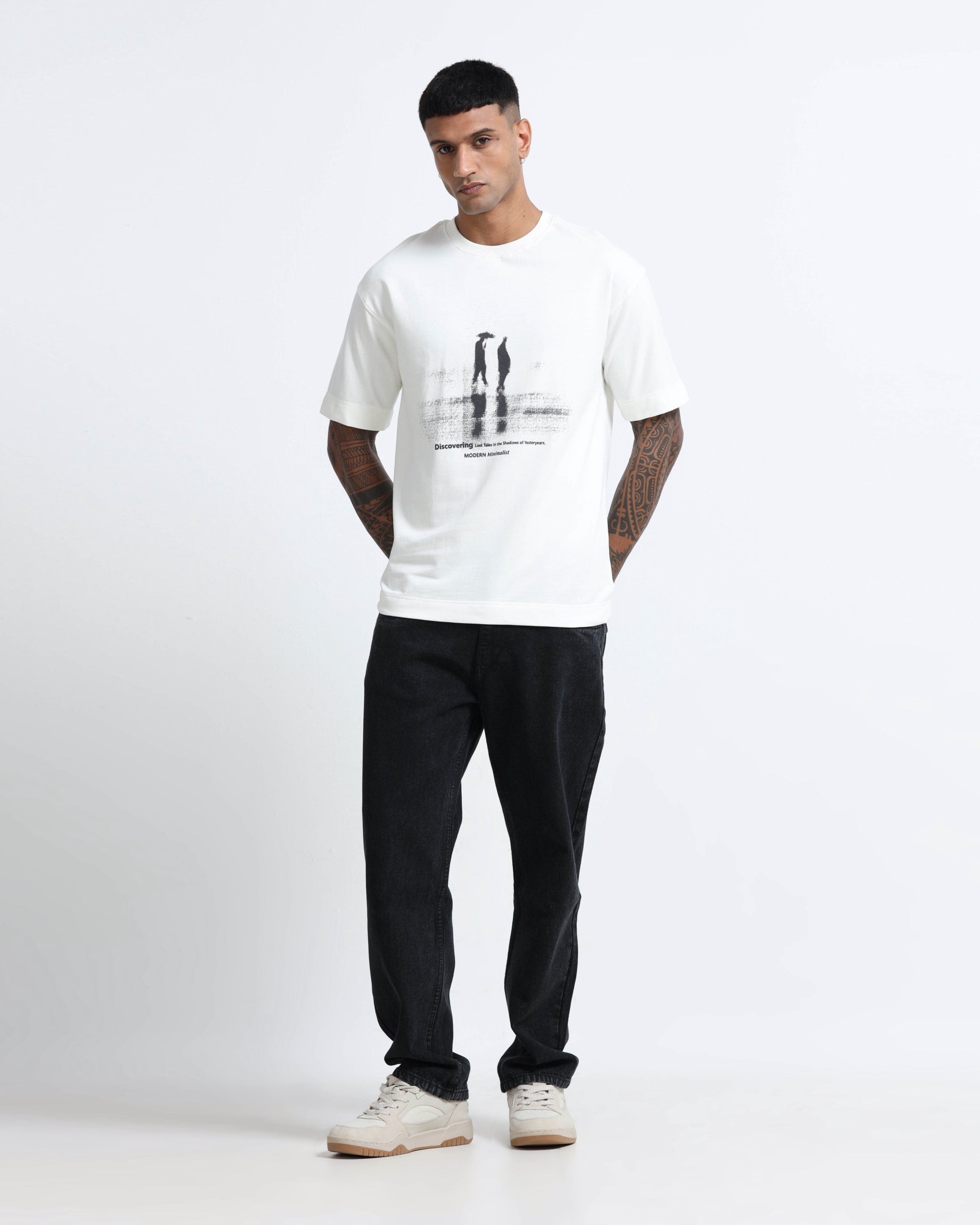 DISCOVERING OFF WHITE TEE - Relaxed Fit