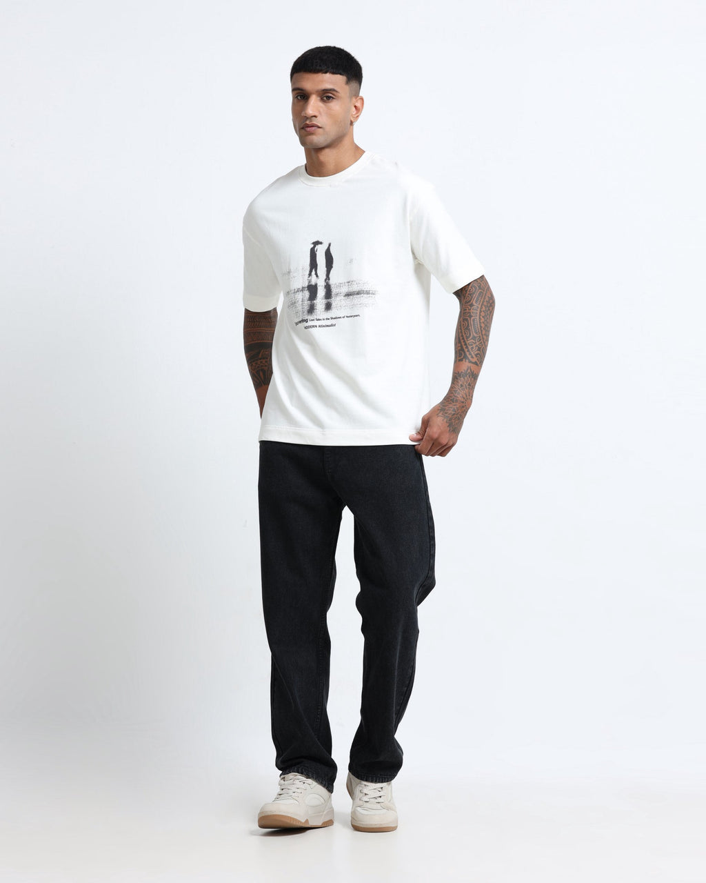 DISCOVERING OFF WHITE TEE - Relaxed Fit