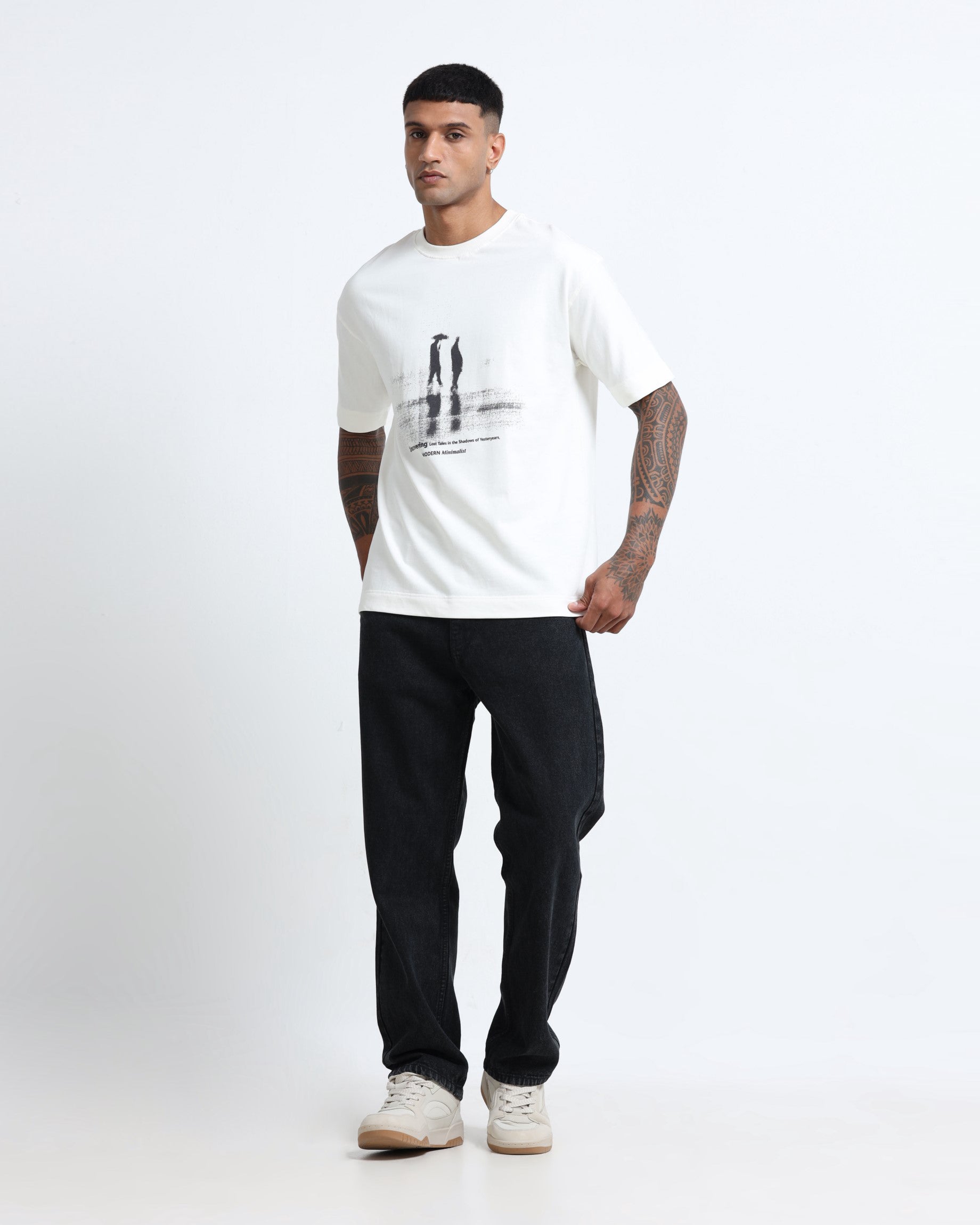 DISCOVERING OFF WHITE TEE - Relaxed Fit