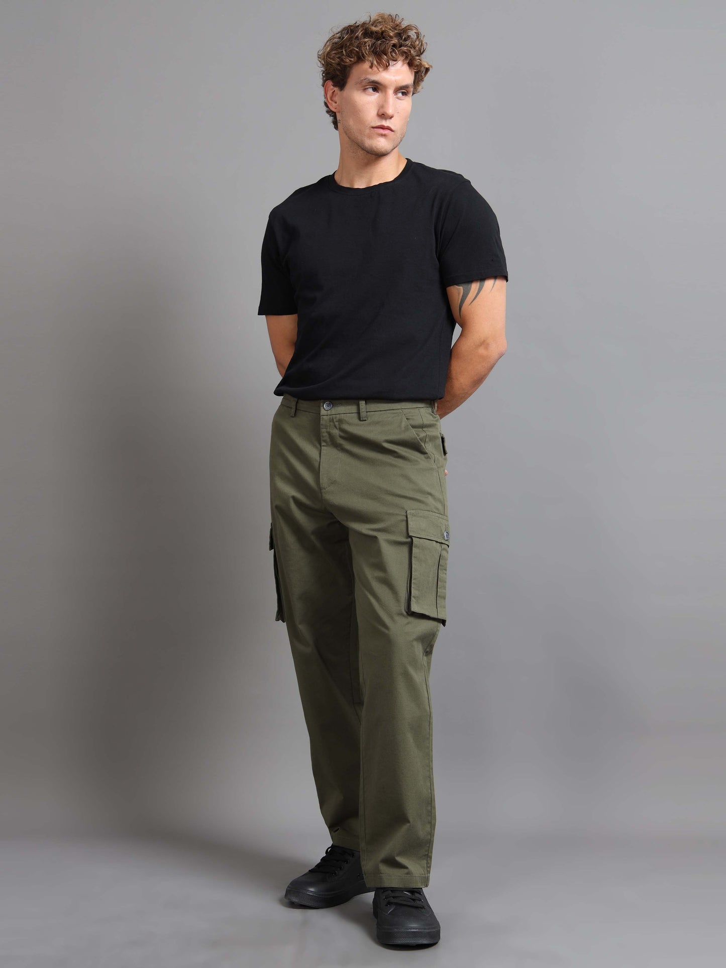 Finest Twill Baggy Fit Cargo In Olive