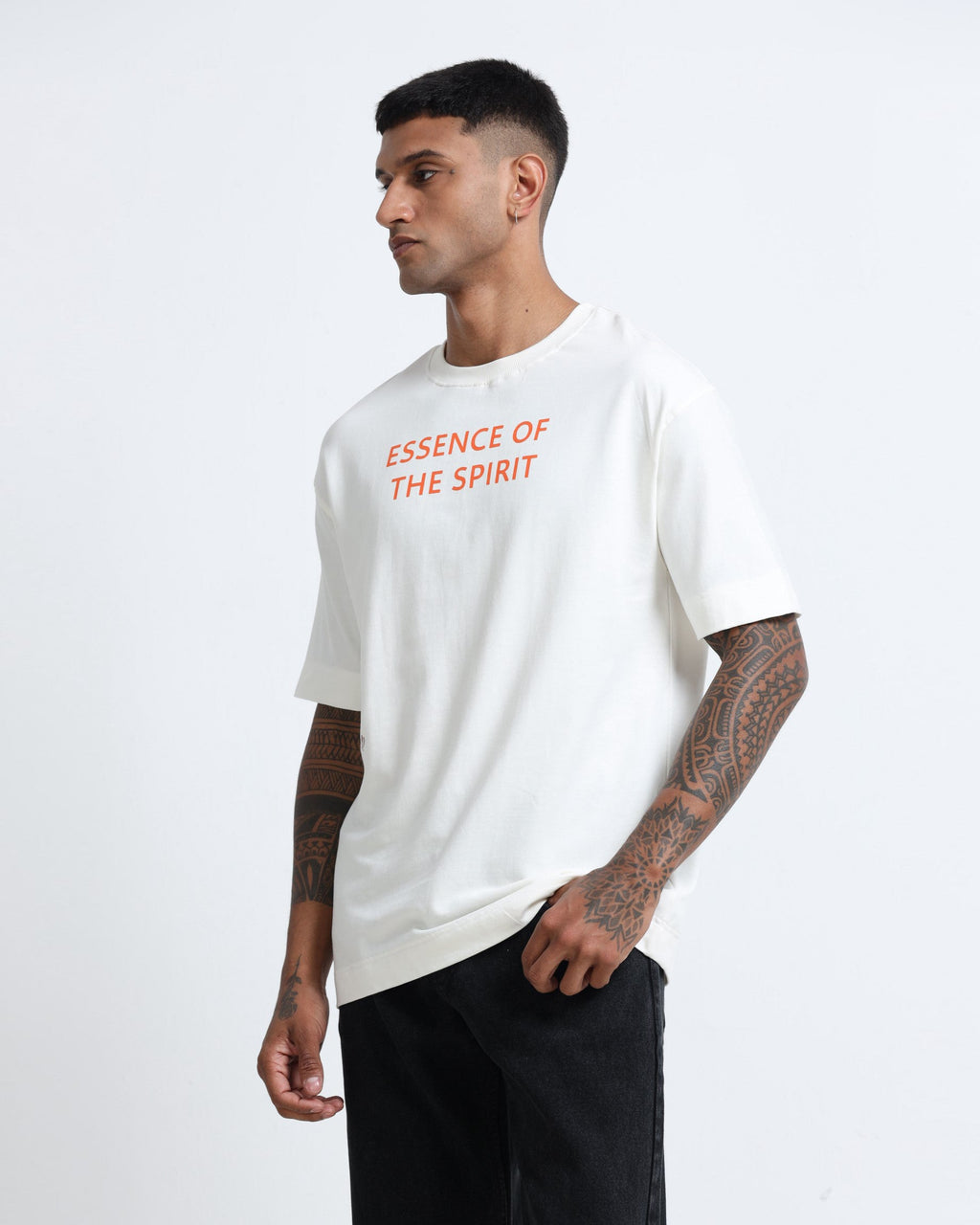 ESSENCE OF SPIRIT OFF WHITE TEE - Relaxed Fit