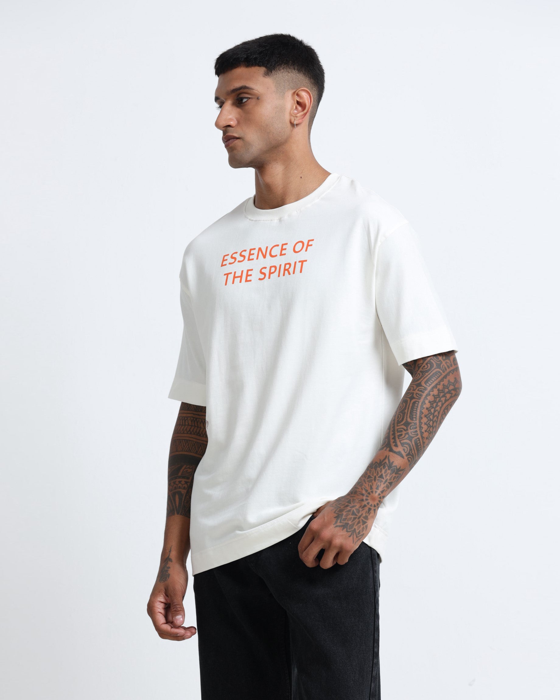 ESSENCE OF SPIRIT OFF WHITE TEE - Relaxed Fit