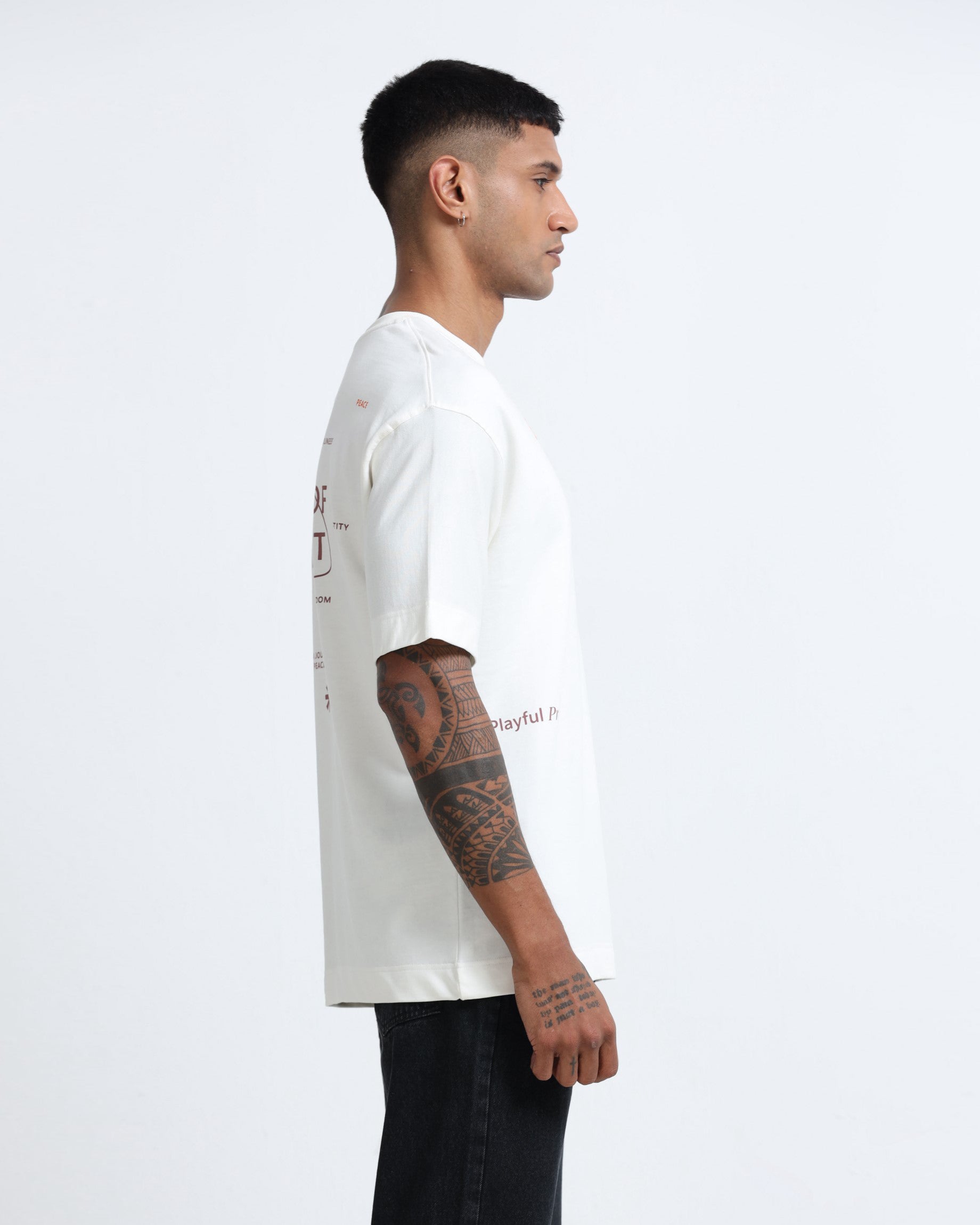 ESSENCE OF SPIRIT OFF WHITE TEE - Relaxed Fit
