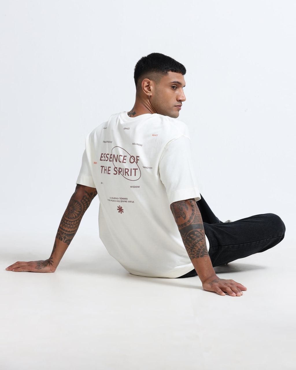 ESSENCE OF SPIRIT OFF WHITE TEE - Relaxed Fit