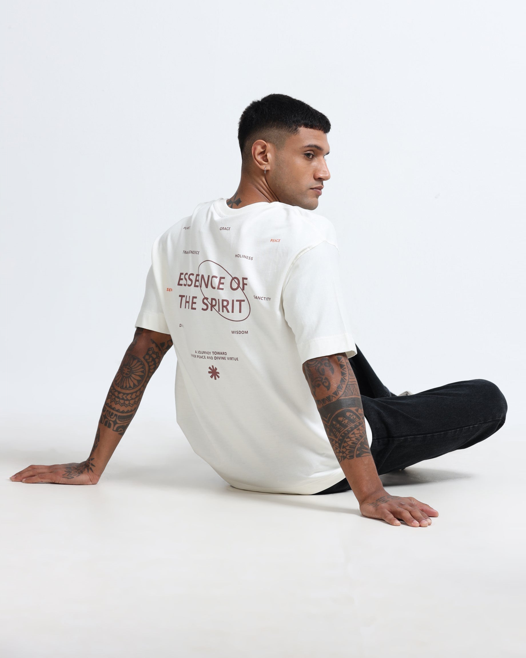 ESSENCE OF SPIRIT OFF WHITE TEE - Relaxed Fit