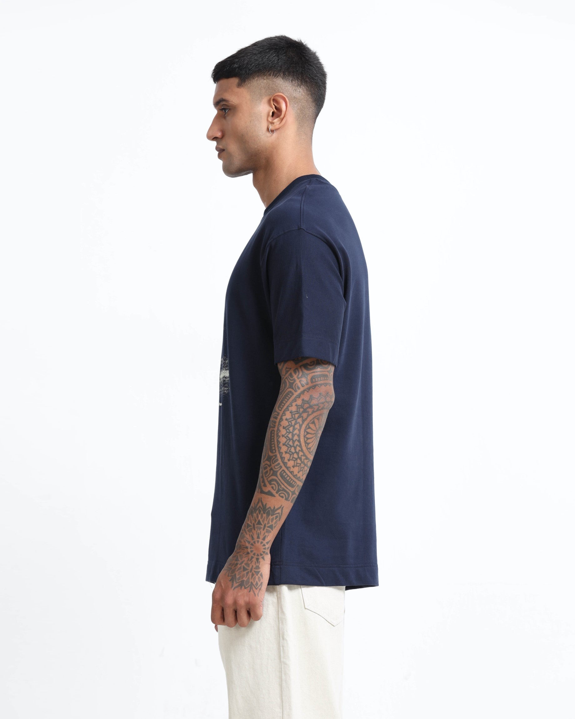 DISCOVERING NAVY BLUE TEE - Relaxed Fit