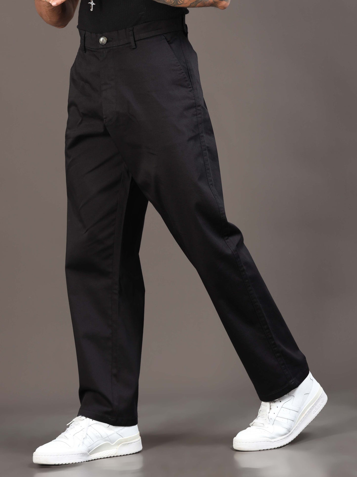 Signature Relaxed Trouser In Black