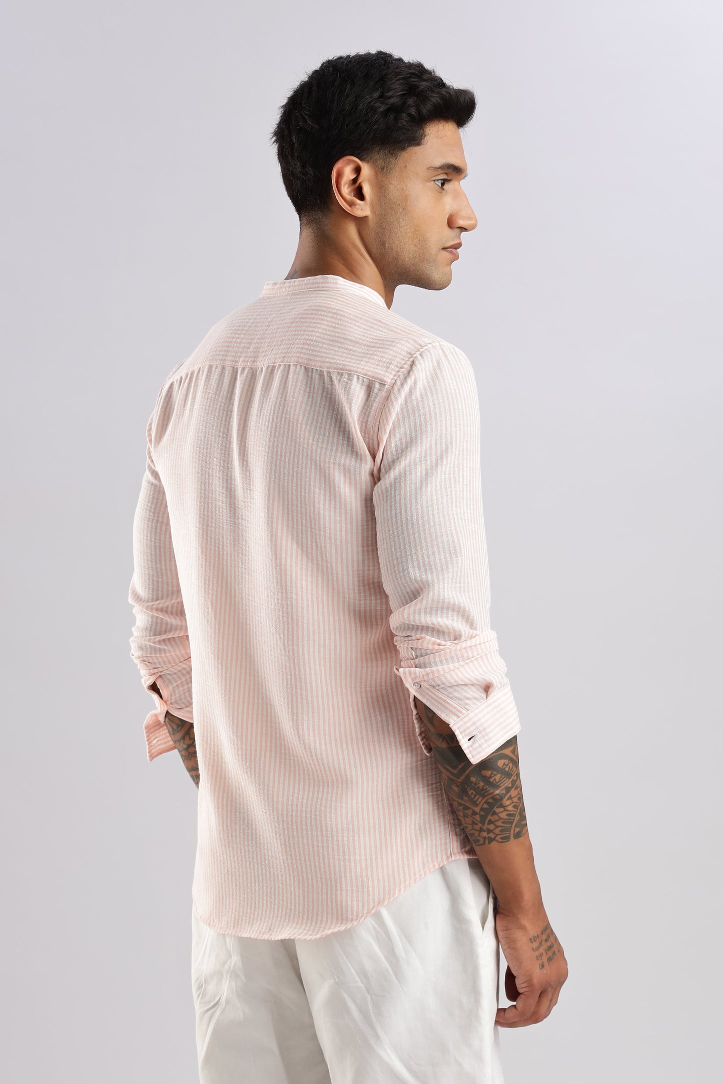 Men Linen Like Lining Mandrine Collar Shirt -Pink