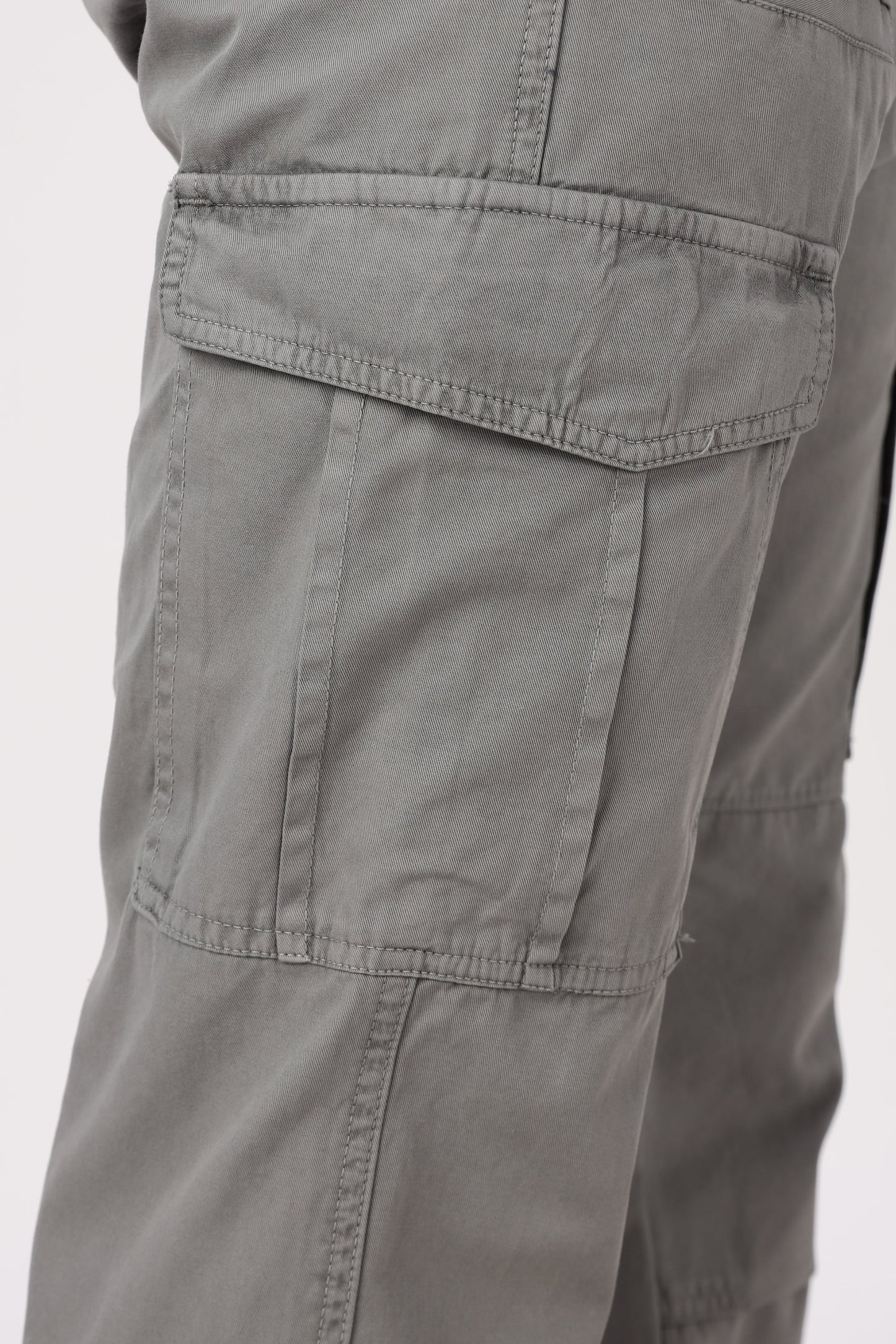 Men Dyed Bulky Cargo-Grey