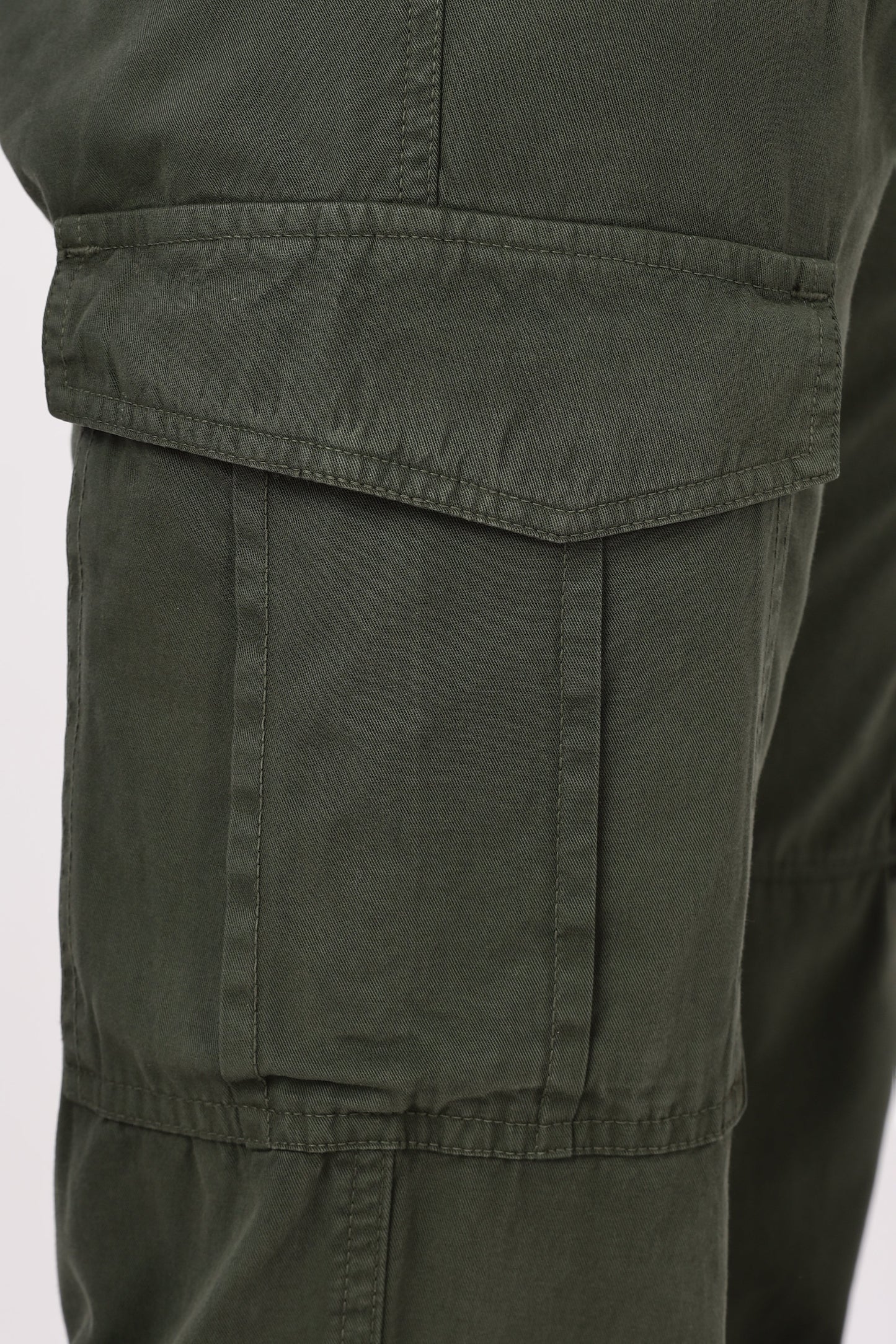 Men Dyed Bulky Cargo-Olive