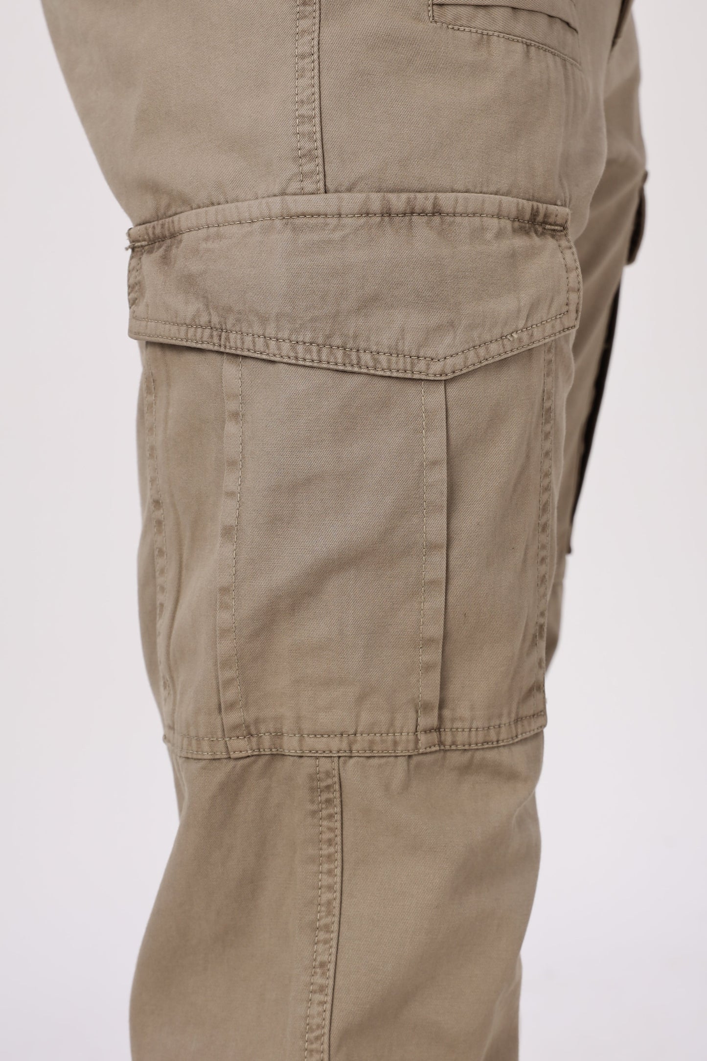 Men Dyed Bulky Cargo-Biscuit