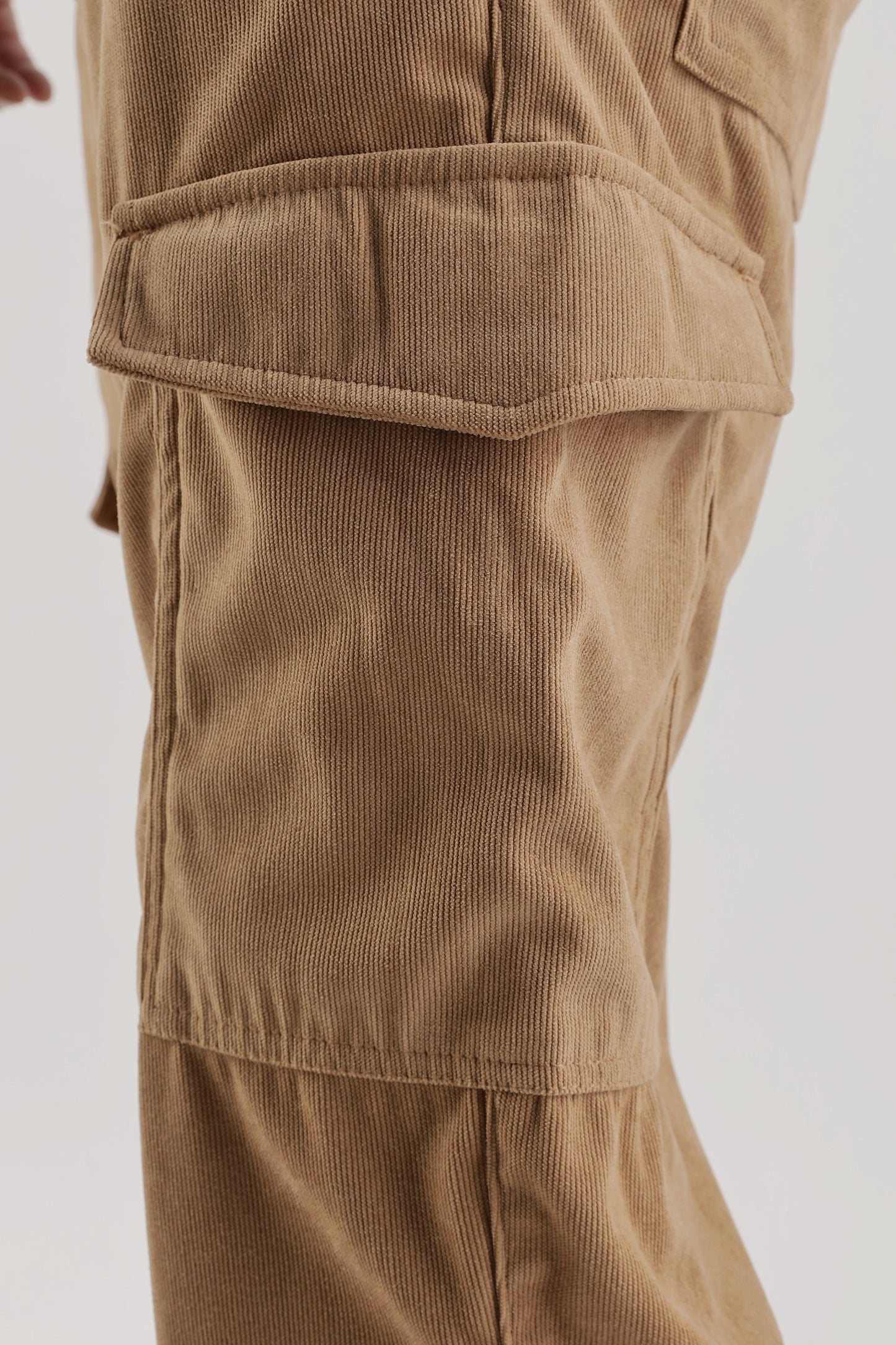 Men Corduroy Relaxed Cargo-Khakhi