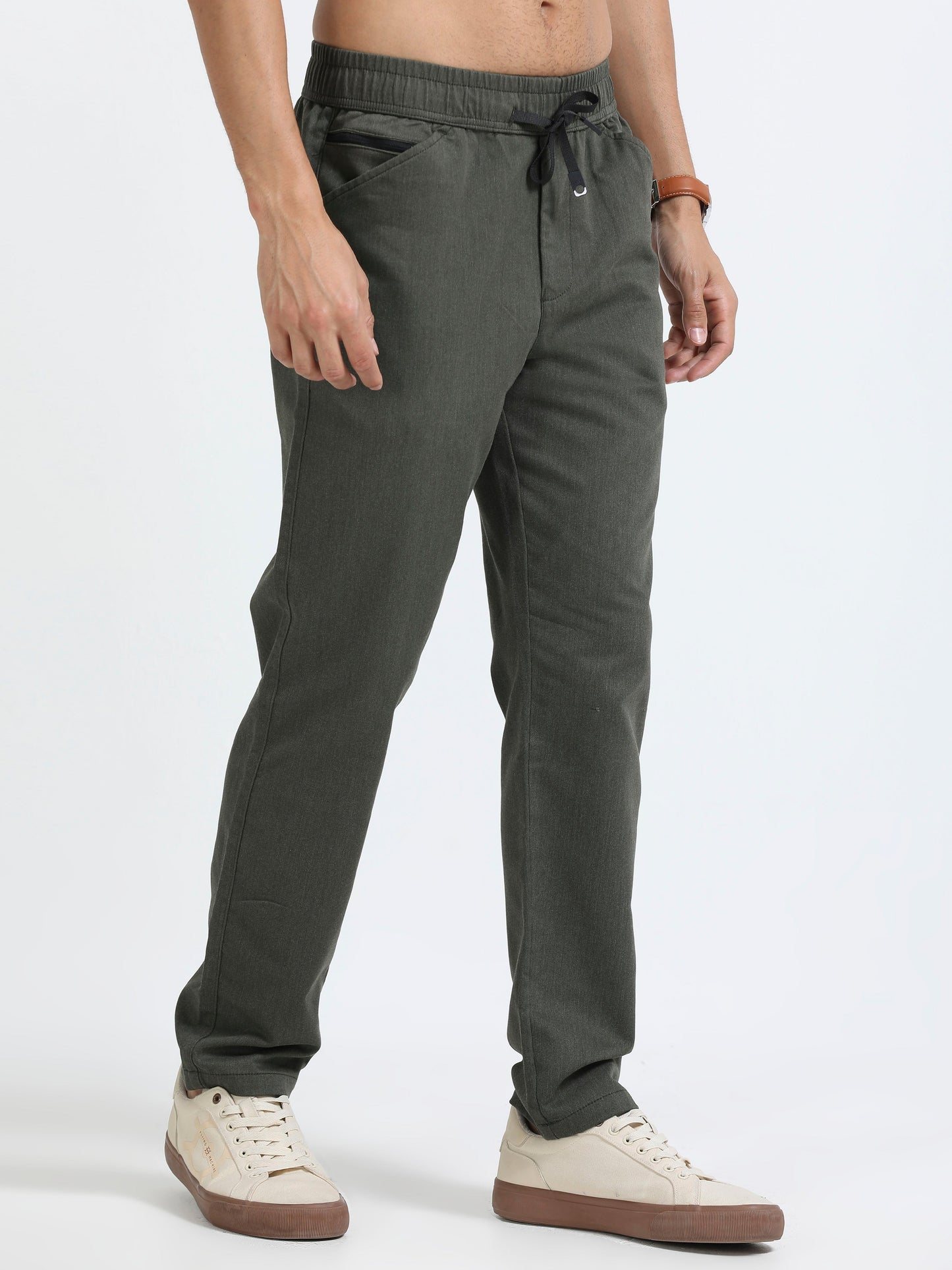 Men Relaxed Airport Traveller Trouser-Grey