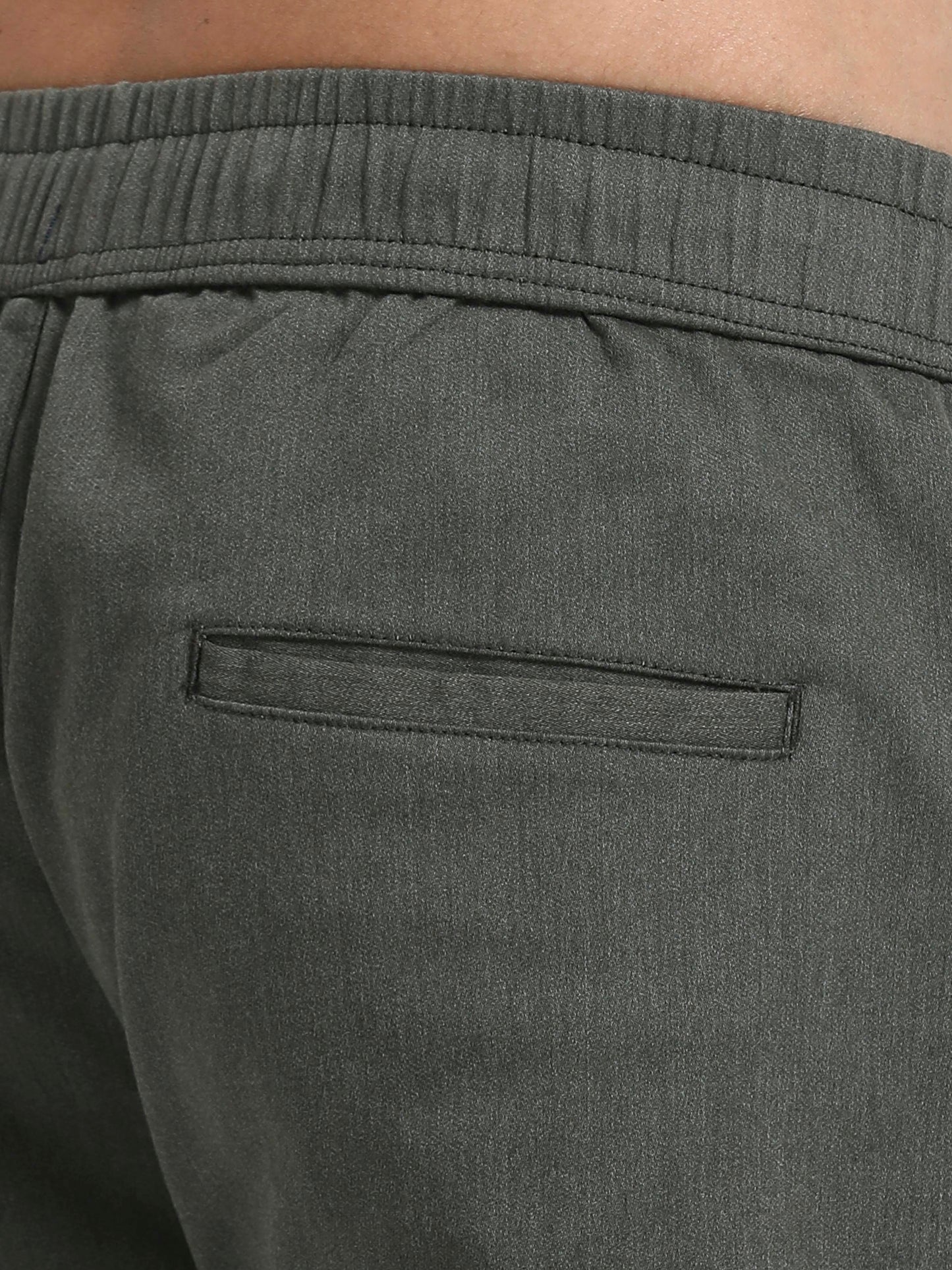 Men Relaxed Airport Traveller Trouser-Grey