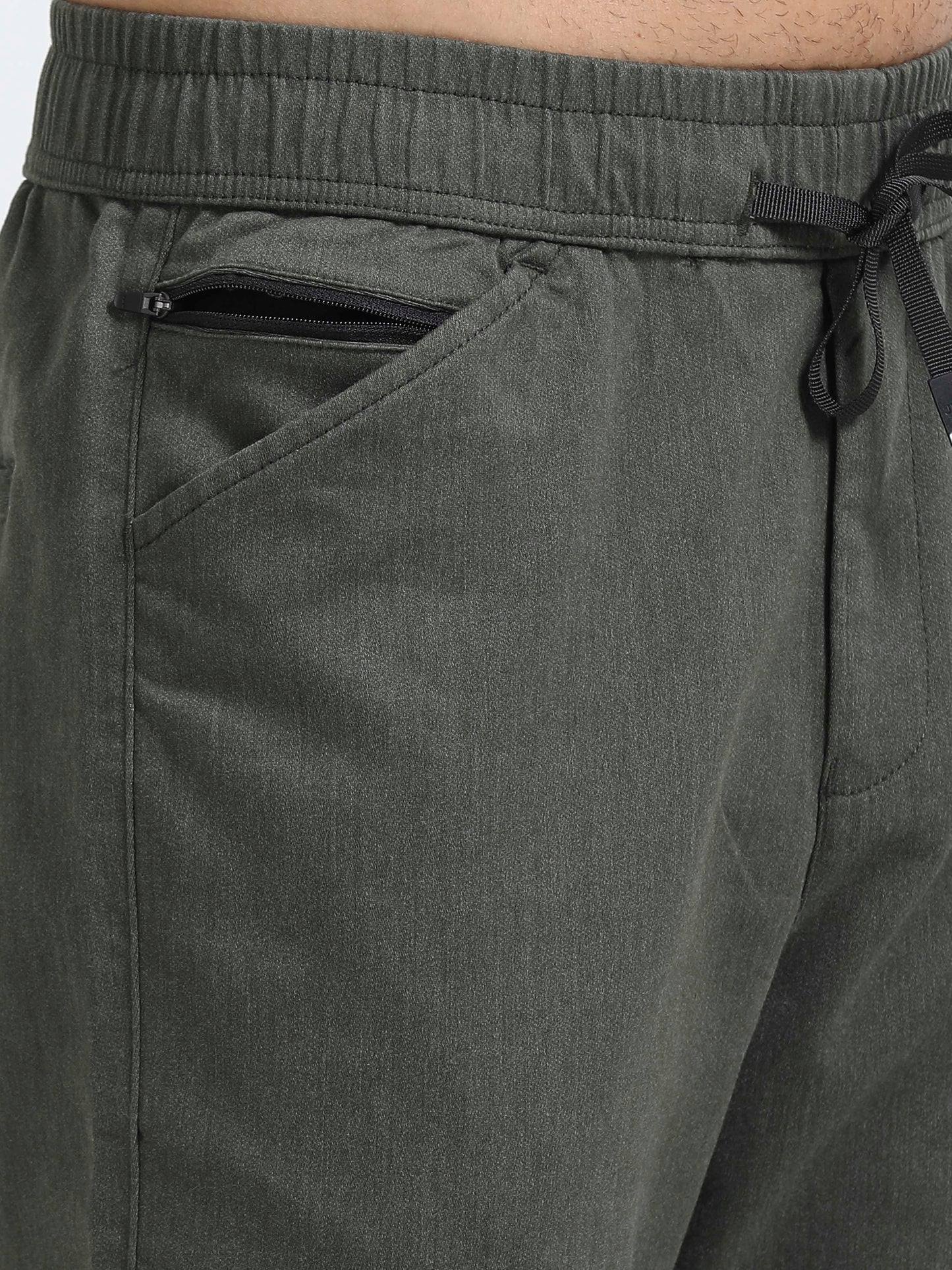 Men Relaxed Airport Traveller Trouser-Grey