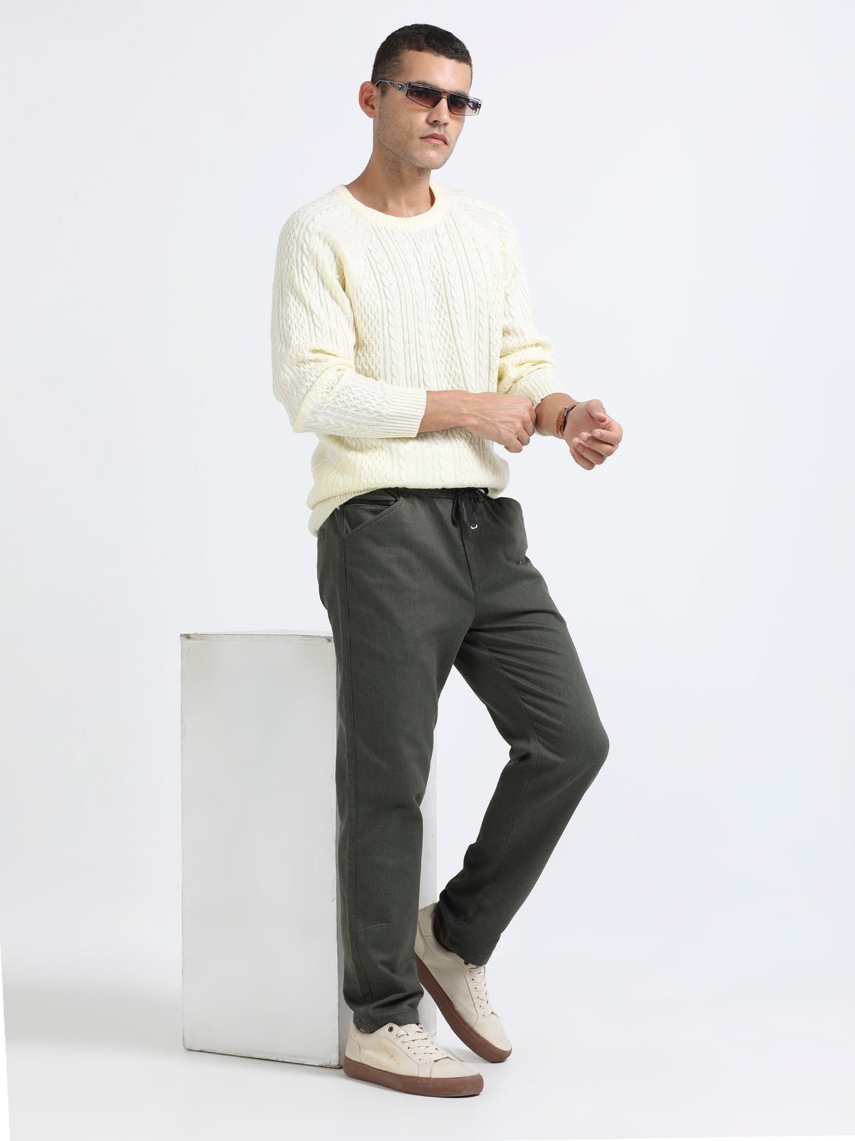 Men Relaxed Airport Traveller Trouser-Grey