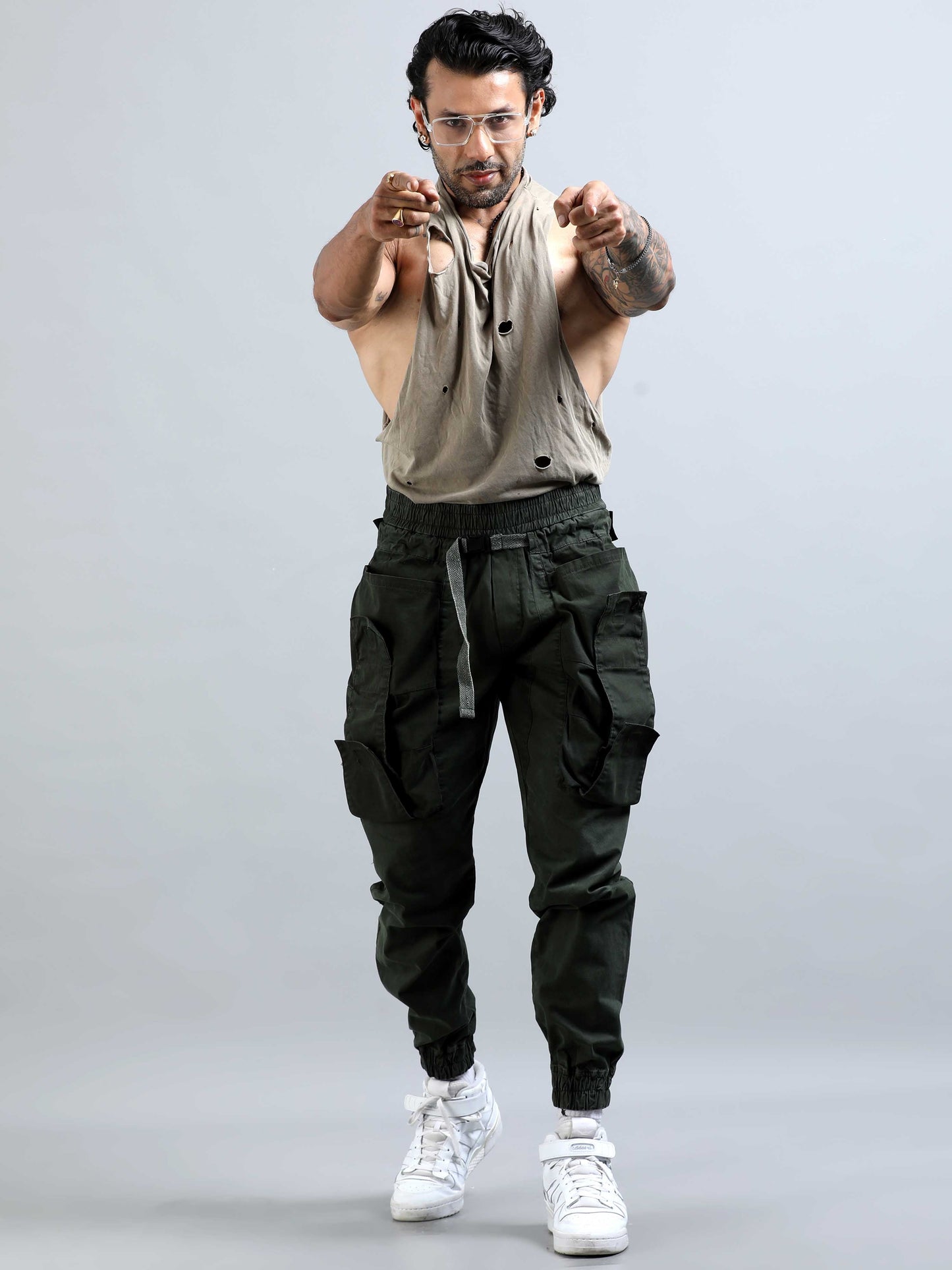 Elevato Layers Cargo Joggers In Olive