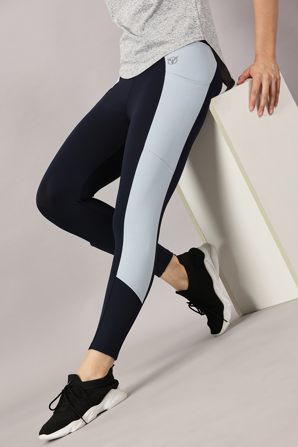 Verveflex: Performance Monochrome Ankle Legging