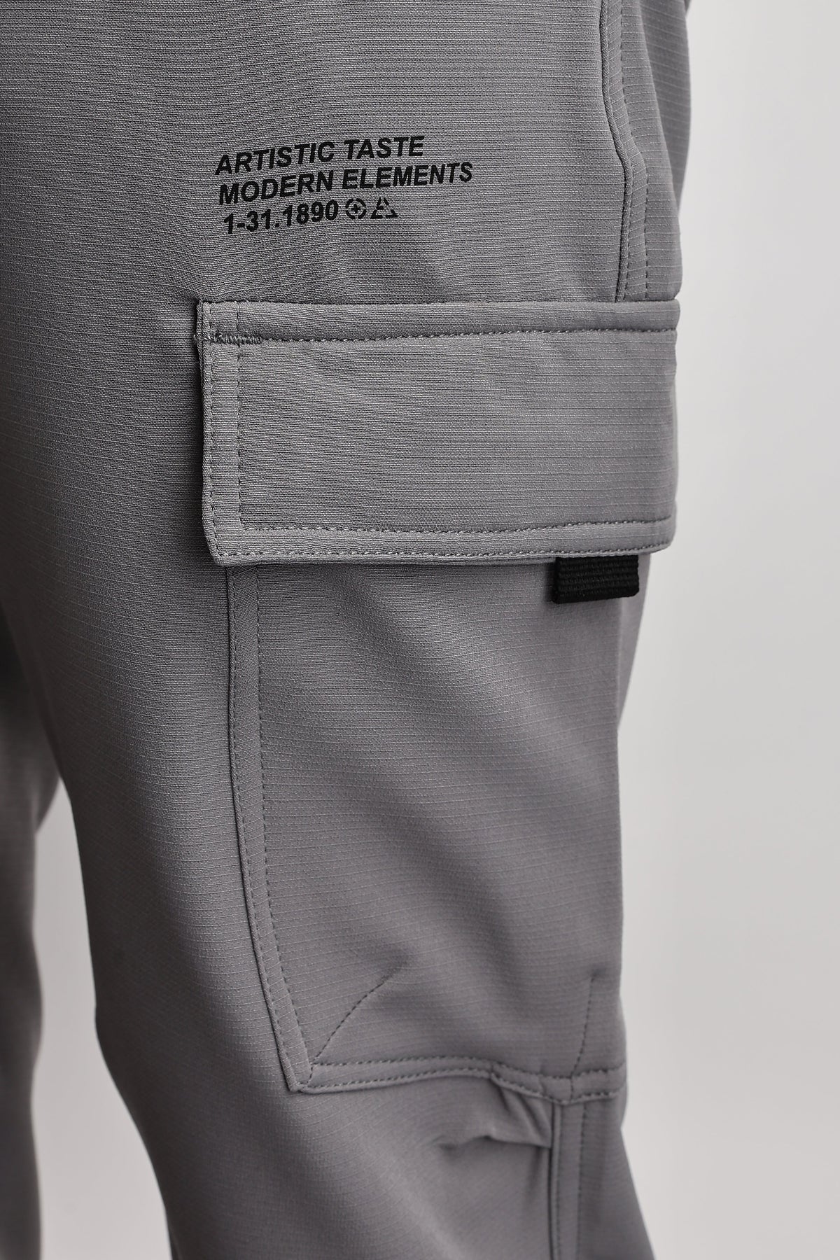 Men Structured Imported Utility Joggers-Lt Grey