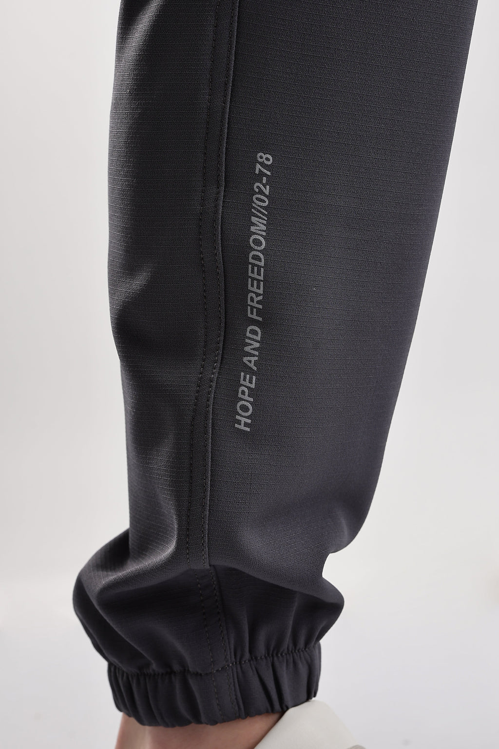 Men Structured Imported Utility Joggers-Olive