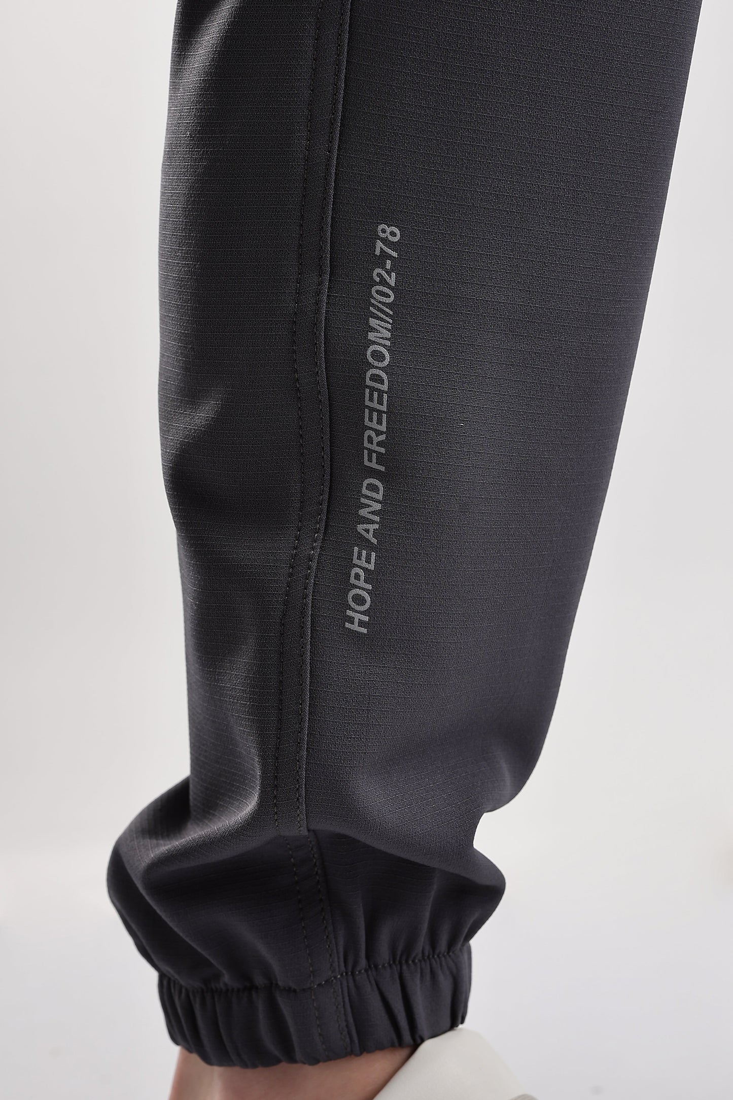 Men Structured Imported Utility Joggers-Olive
