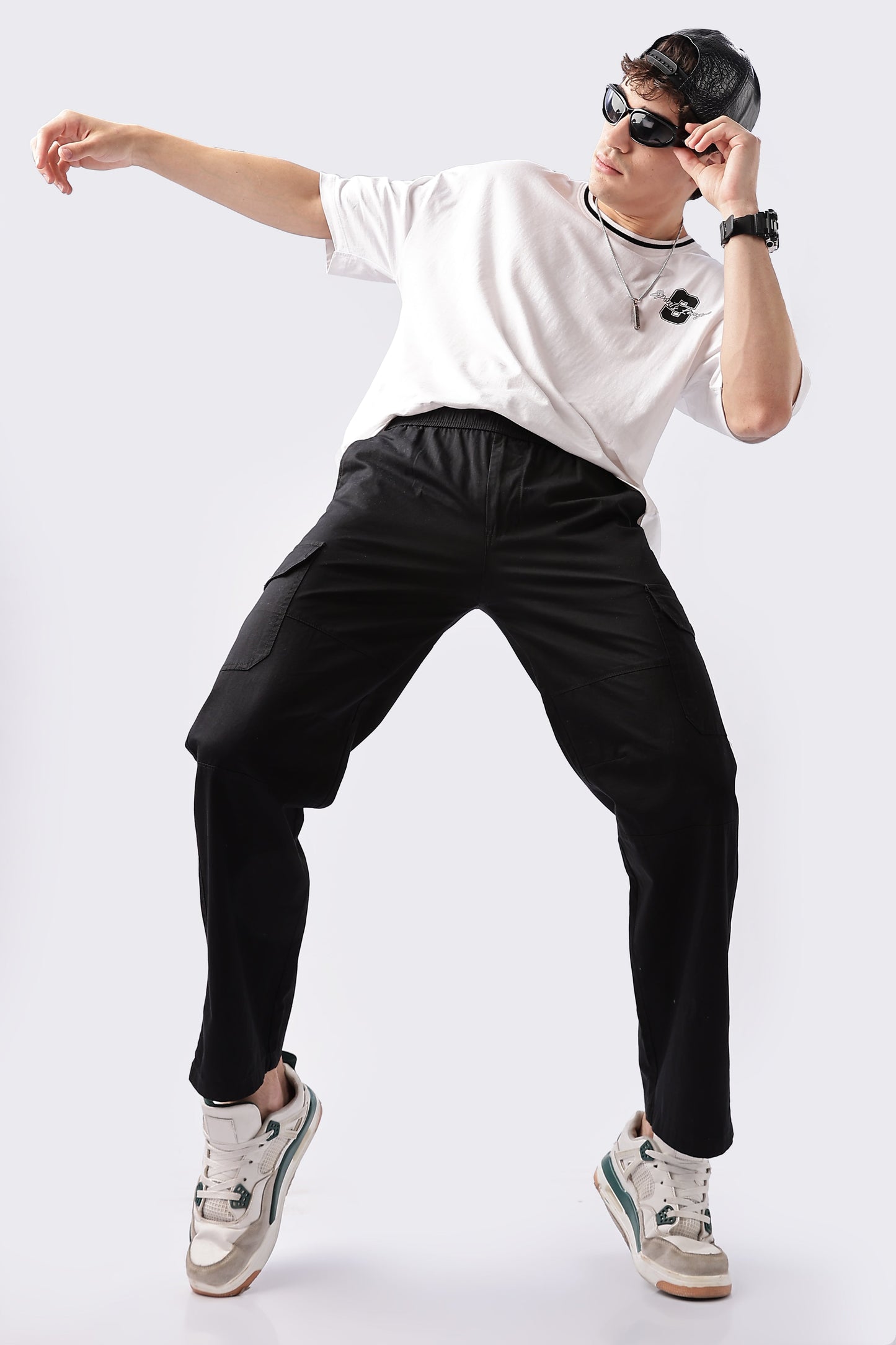 Men Relaxed Fit Air Cargo-Black