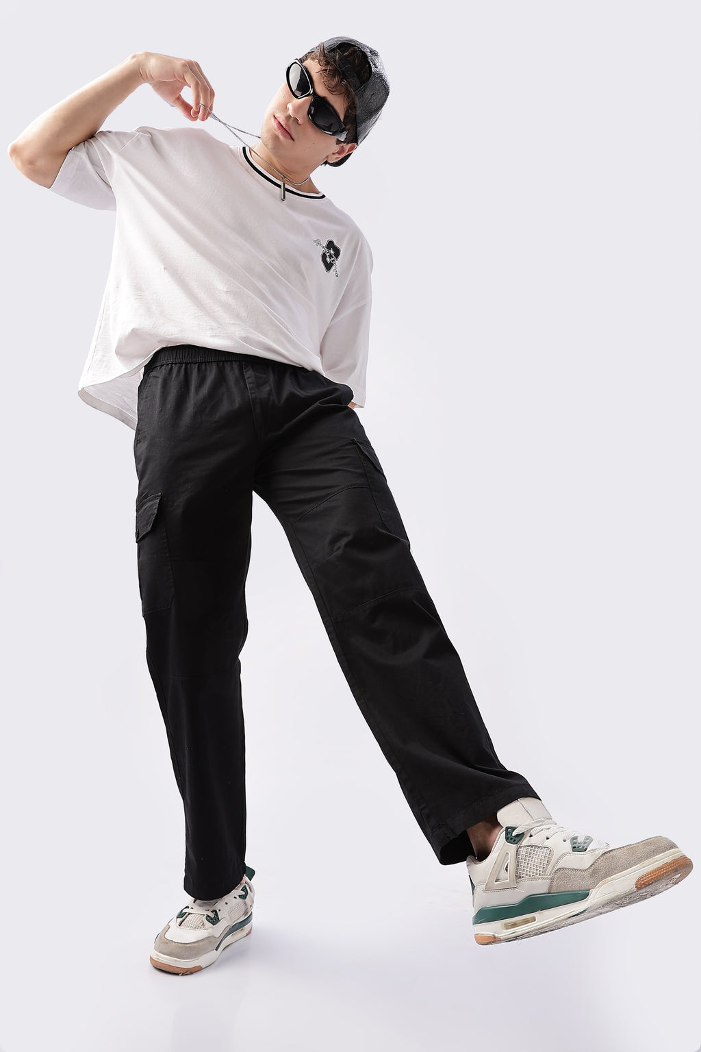 Men Relaxed Fit Air Cargo-Black