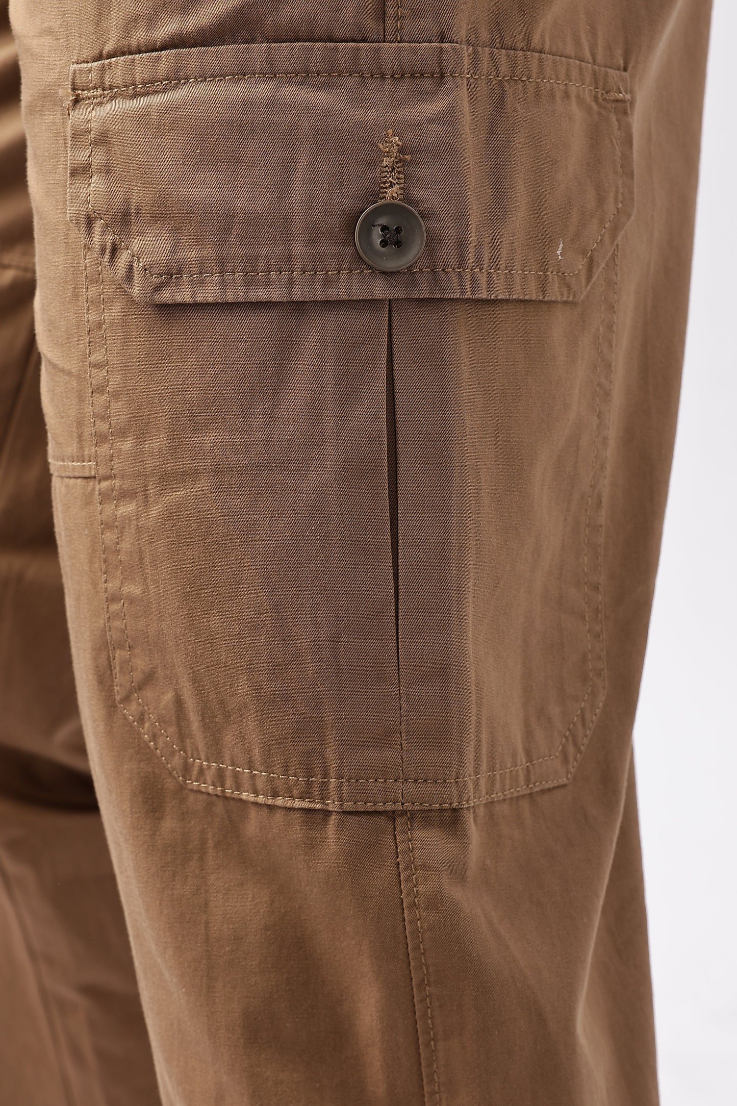 Men Relaxed Fit Air Cargo-Brown