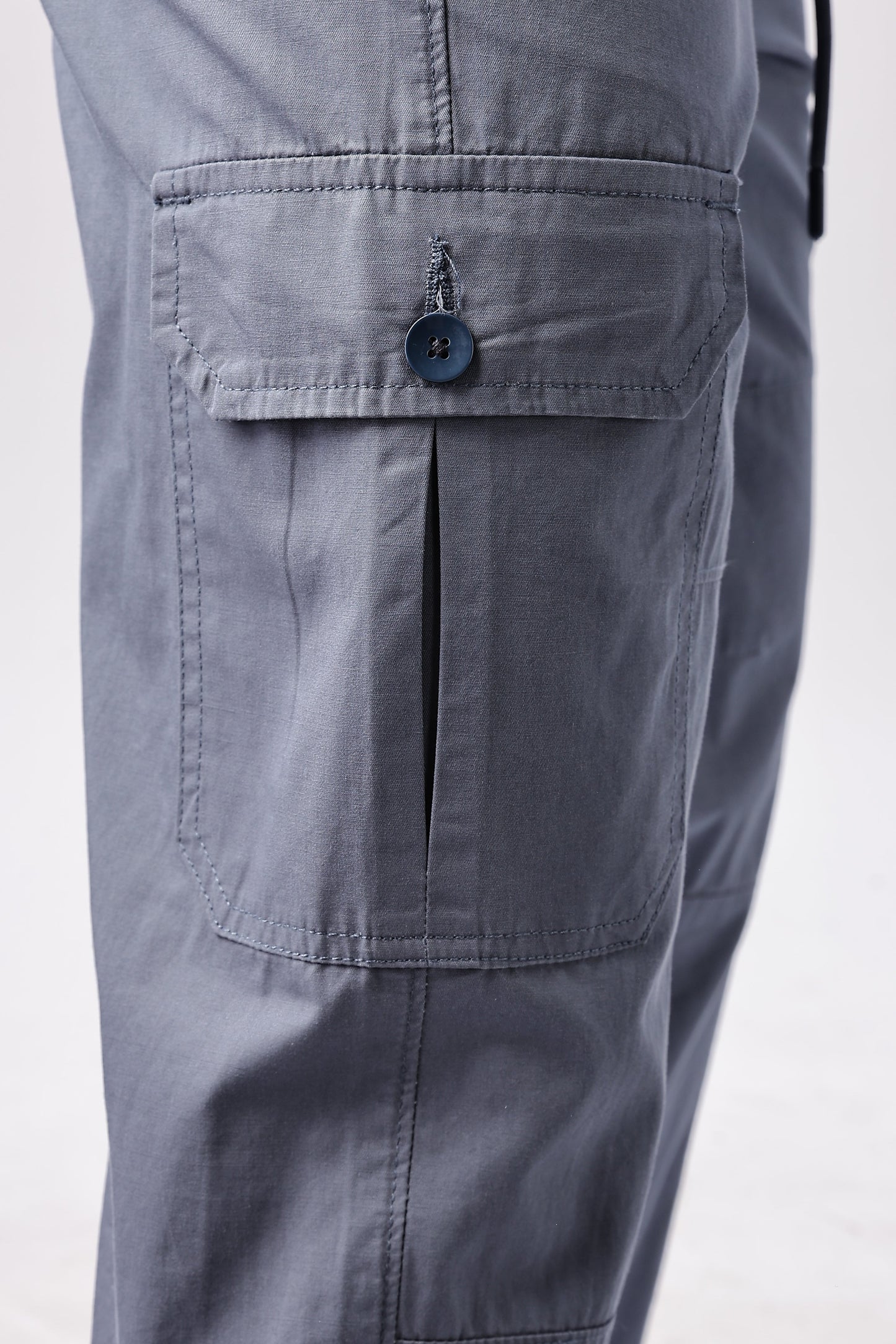 Men Relaxed Fit Air Cargo-Smoke