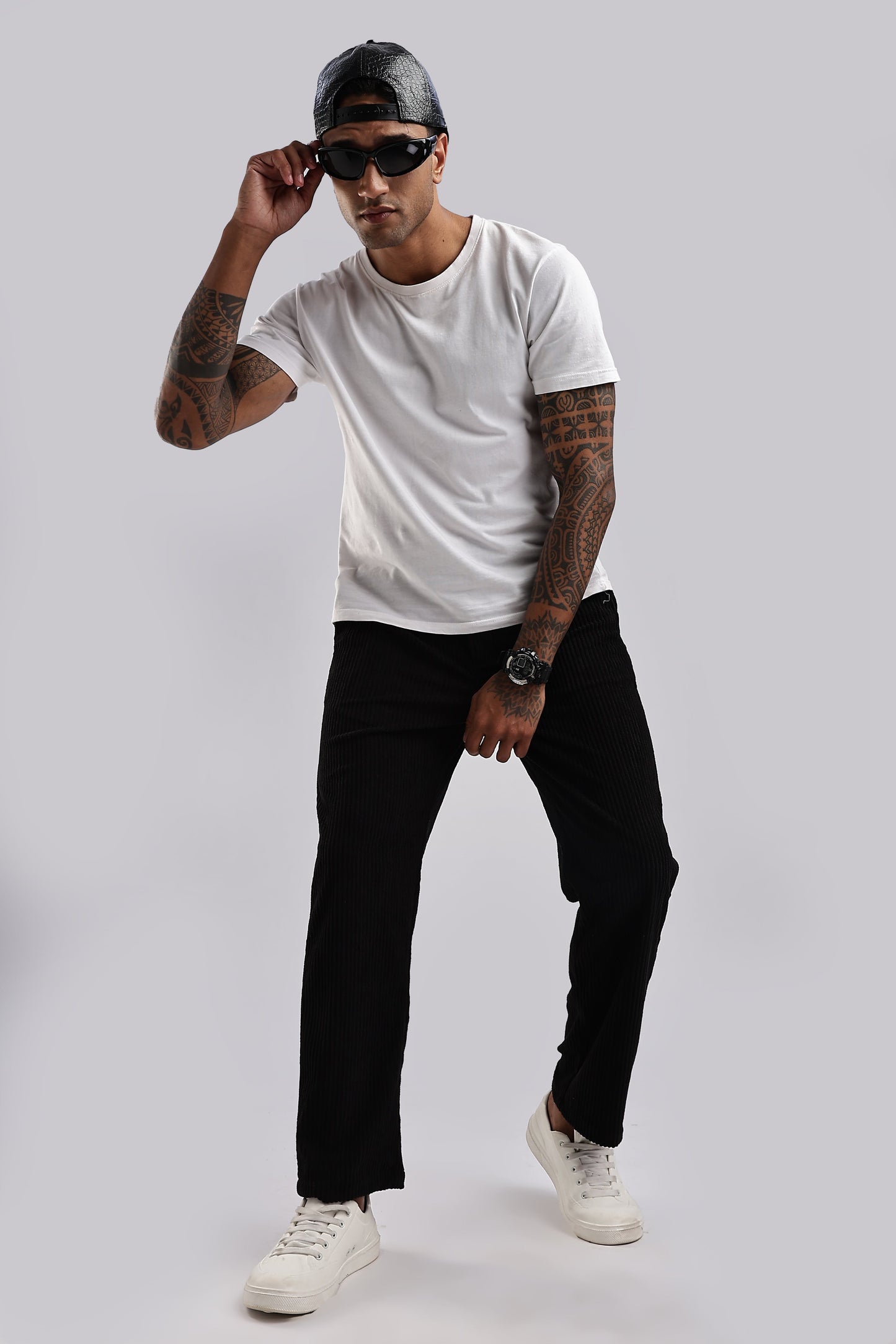 Men Corduroy Relaxed Traveller-Black