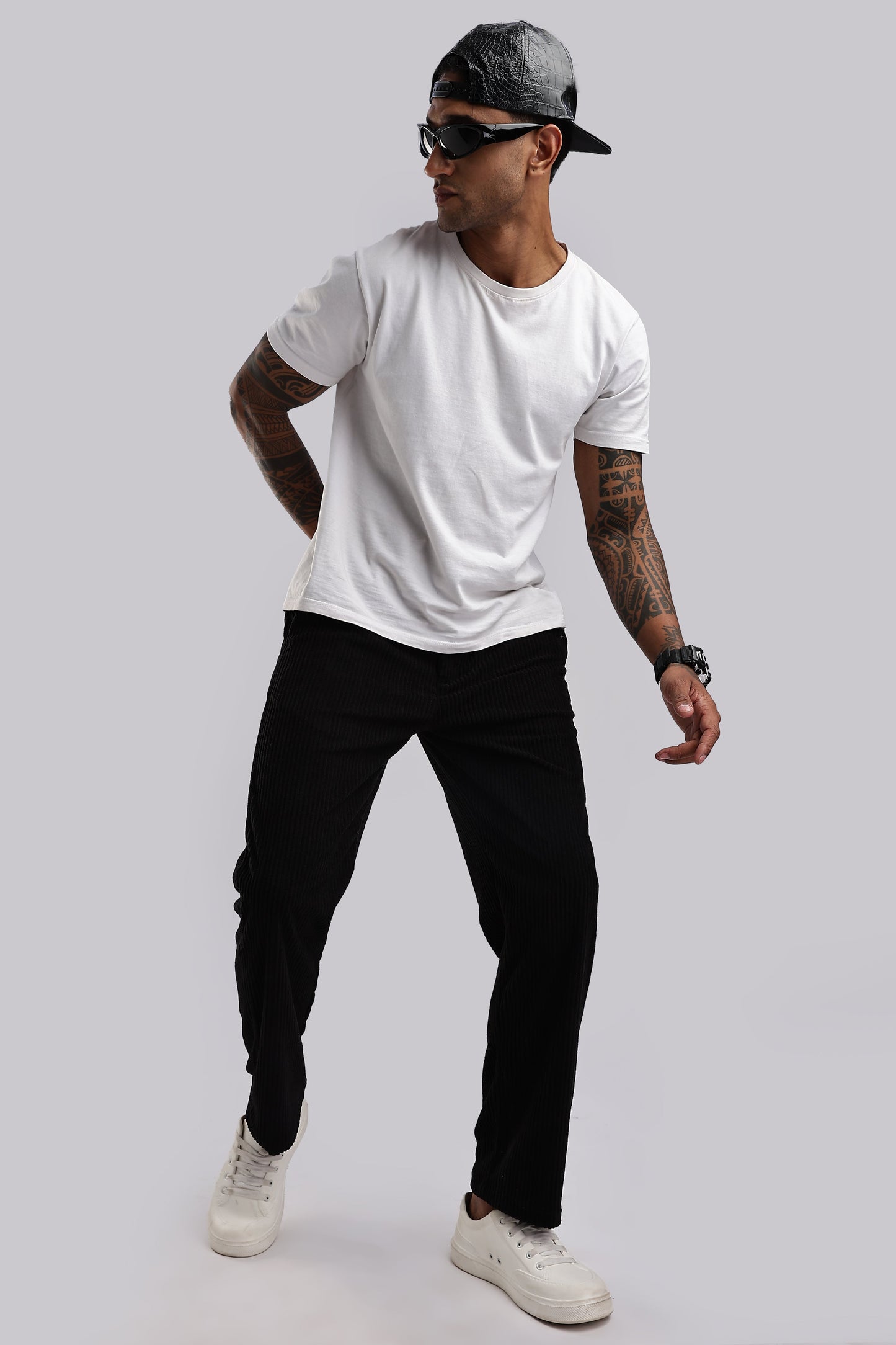 Men Corduroy Relaxed Traveller-Black
