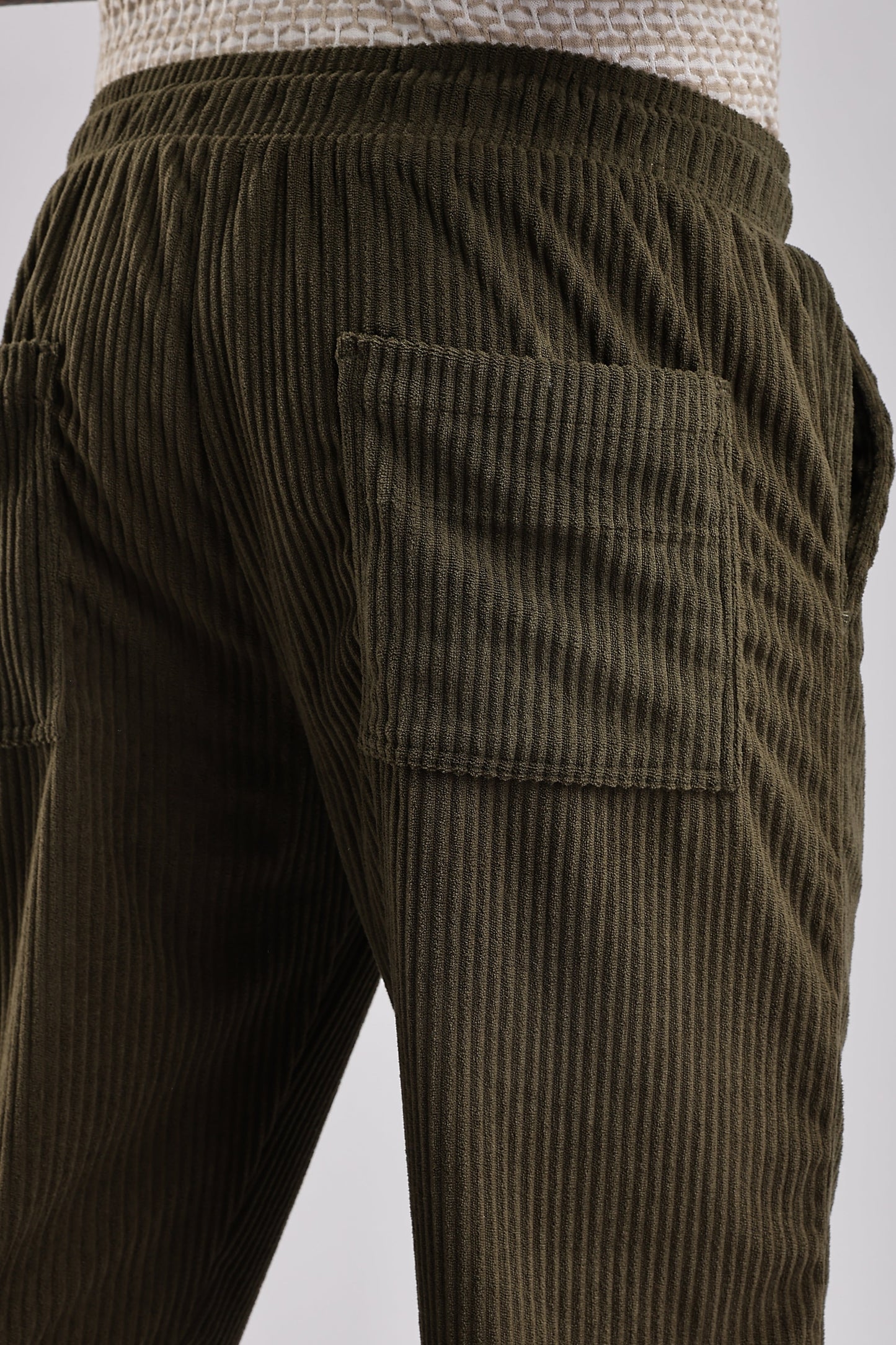 Men Corduroy Relaxed Traveller-Olive